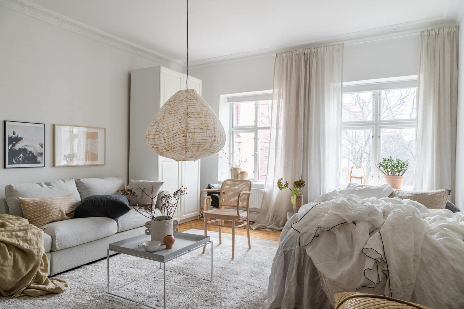 A Serene Scandinavian Studio Apartment