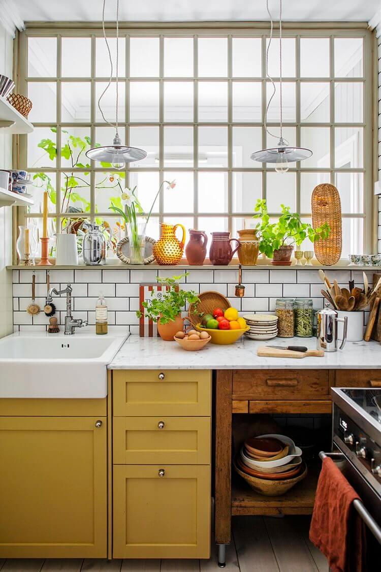 A Colorful Tiny Home Filled With Plants and Art 5 tiny home colorful plants art nordroom4 A Colorful Tiny Home Filled With Plants and Art