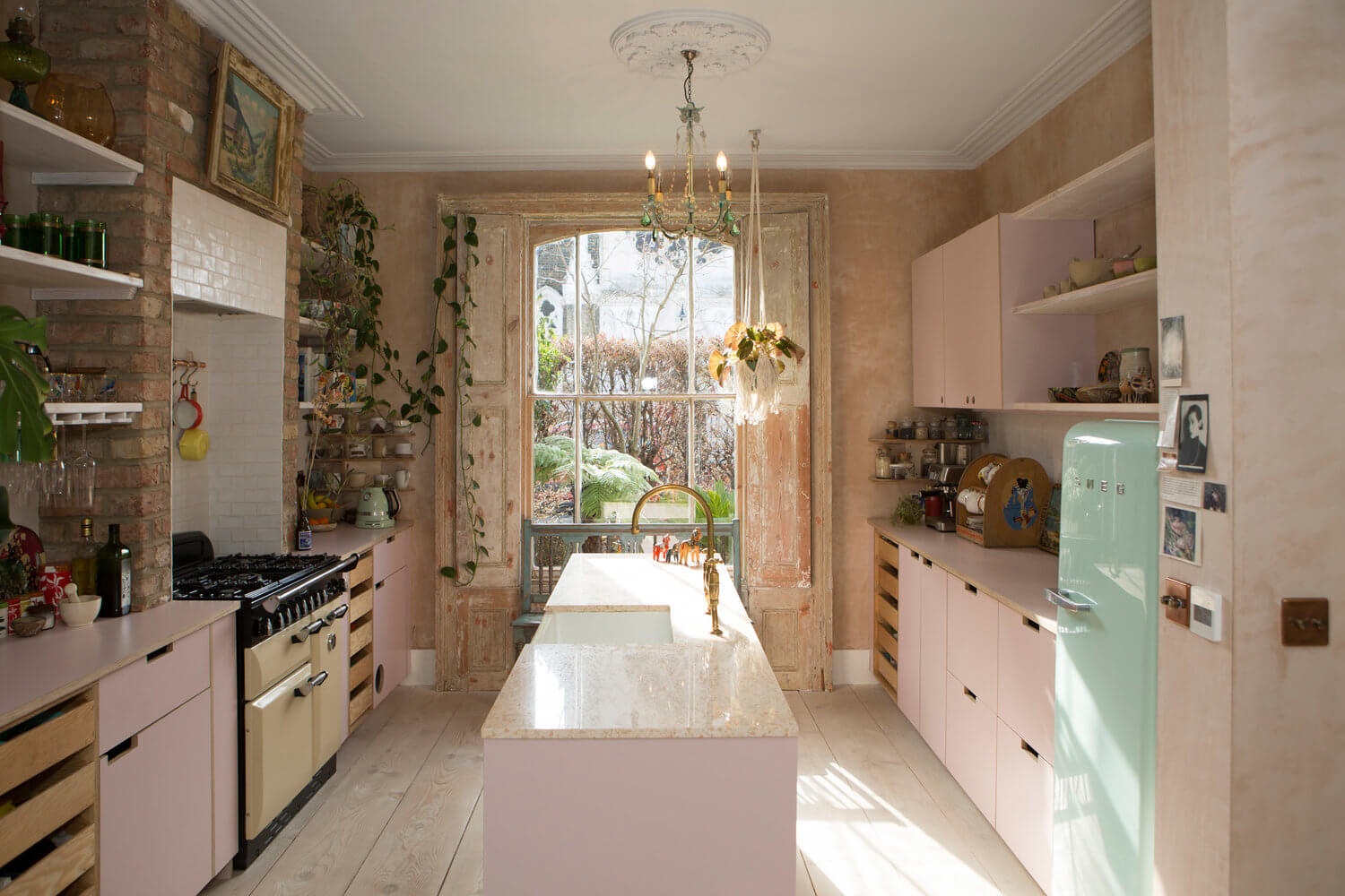 A Pink Concrete Extension For A Victorian Home in London 1 pink concrete extension victorian home london nordroom A Pink Concrete Extension For A Victorian Home in London