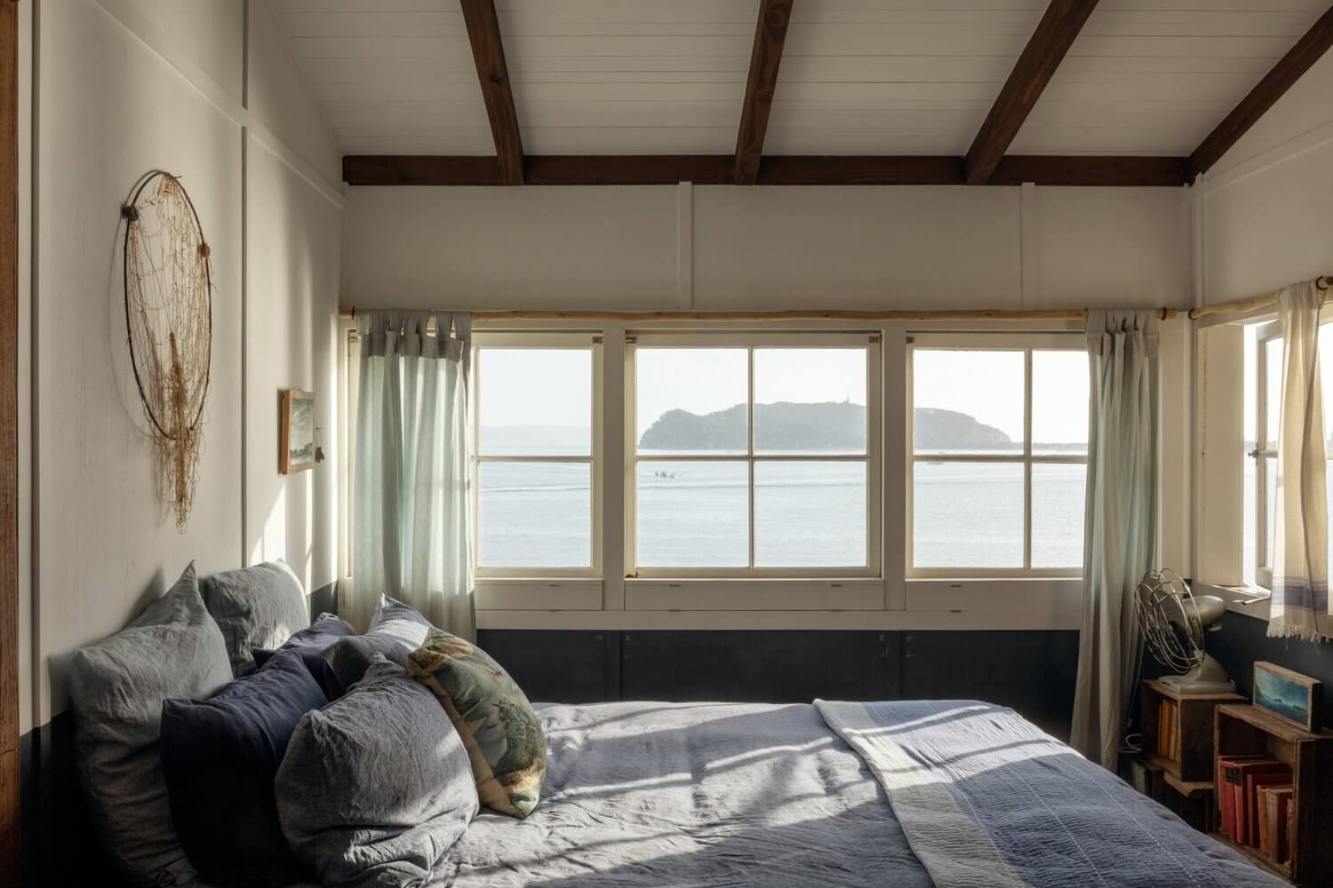 The Little Black Shack | A Cozy Eco Beachfront Cottage in Australia 11 the little black shack eco cottage australia nordroom11 The Little Black Shack | A Cozy Eco Beachfront Cottage in Australia