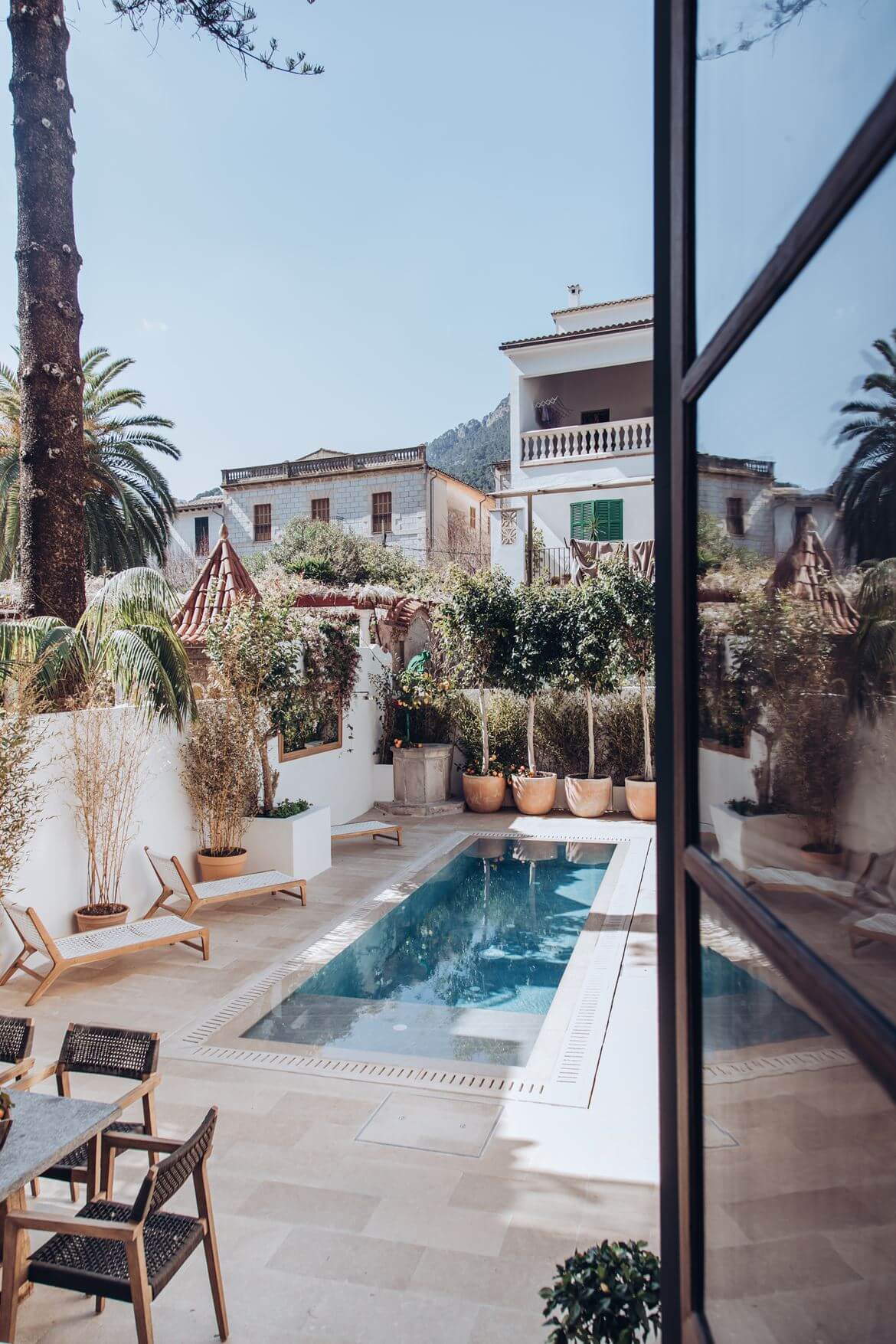 A Beautiful Townhouse on Mallorca With Orginal Details and High Ceilings 26 townhouse mallorca original details high ceilings nordroom25 A Beautiful Townhouse on Mallorca With Orginal Details and High Ceilings