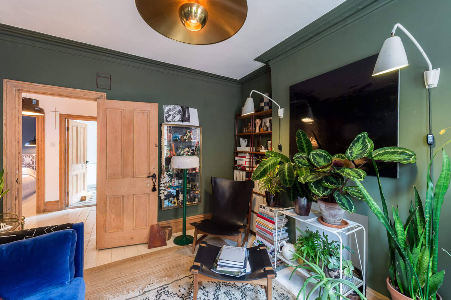 The Color-Blocked London Home of Interior Stylist Laura Fulmine 3 color blocked london home laura fulmine nordroom6 The Color-Blocked London Home of Interior Stylist Laura Fulmine
