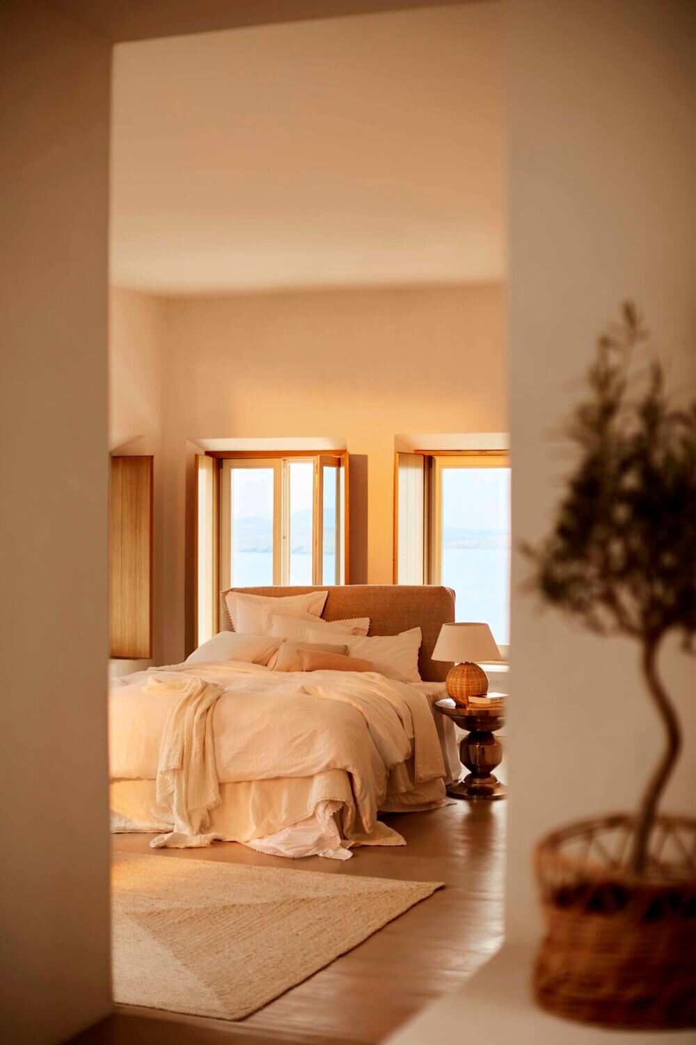A Greek Villa Decorated in Warm Natural Tones by Zara Home 6 zara home greek villa nordroom5 A Greek Villa Decorated in Warm Natural Tones by Zara Home