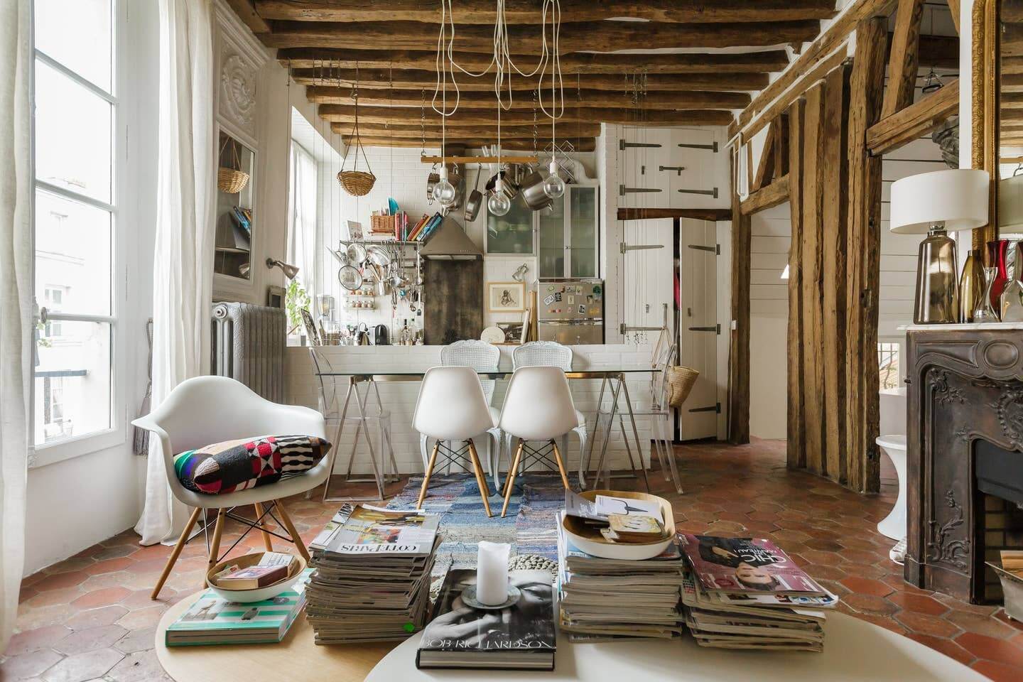 A Cozy Airbnb Apartment in an 18th-Century Building in Paris 1 18th century paris airbnb apartment nordroom A Cozy Airbnb Apartment in an 18th-Century Building in Paris