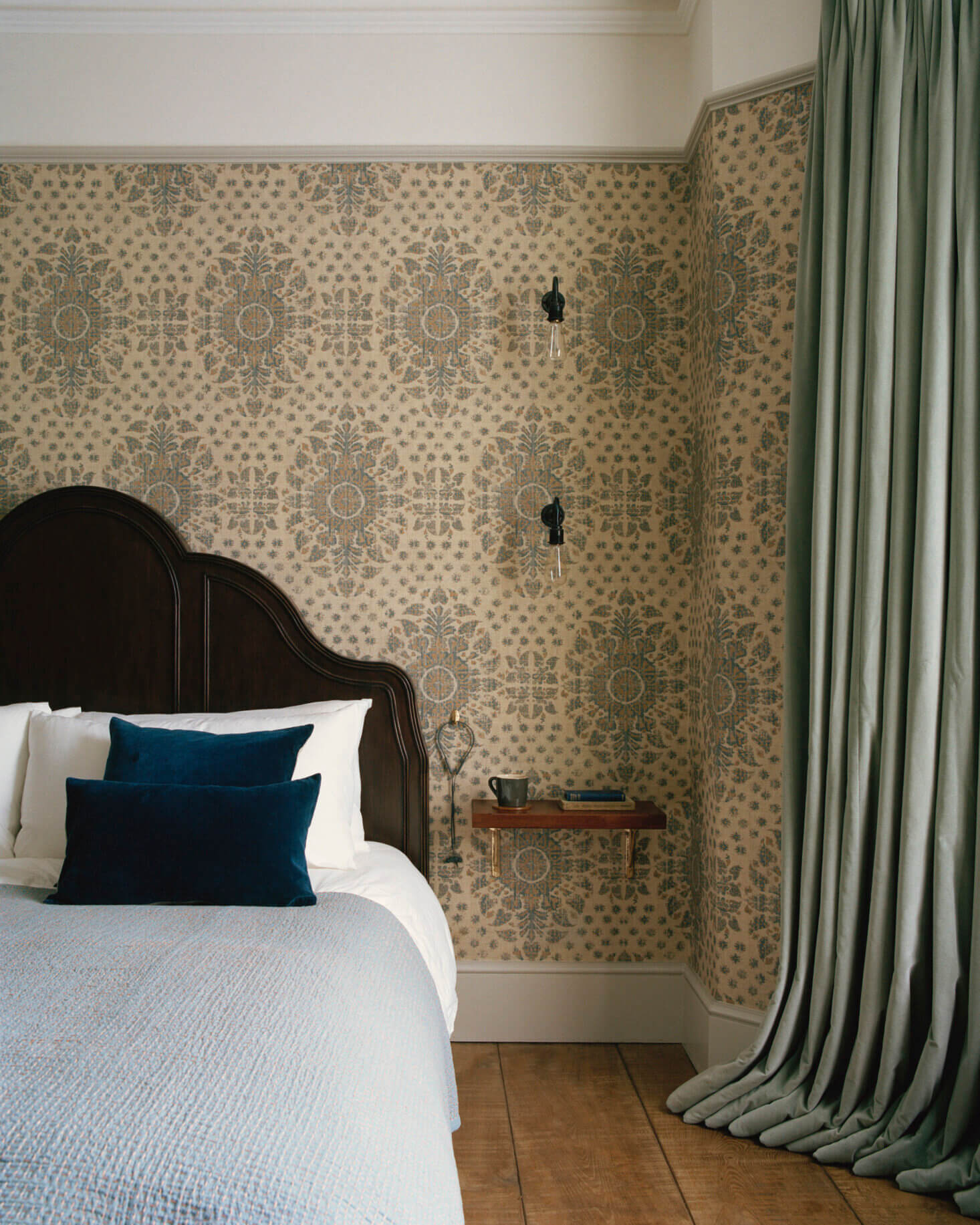A Victorian Home in London Remodeled by Mark Lewis 12 victorian home london nordroom11 A Victorian Home in London Remodeled by Mark Lewis