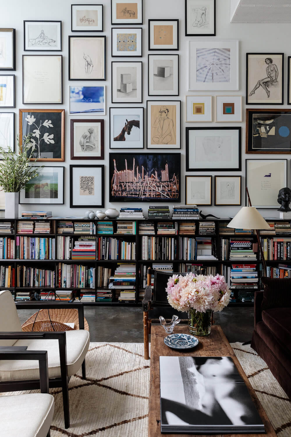 A Light Living Space Filled with Books and Art 1 book filled living room nordroom A Light Living Space Filled with Books and Art