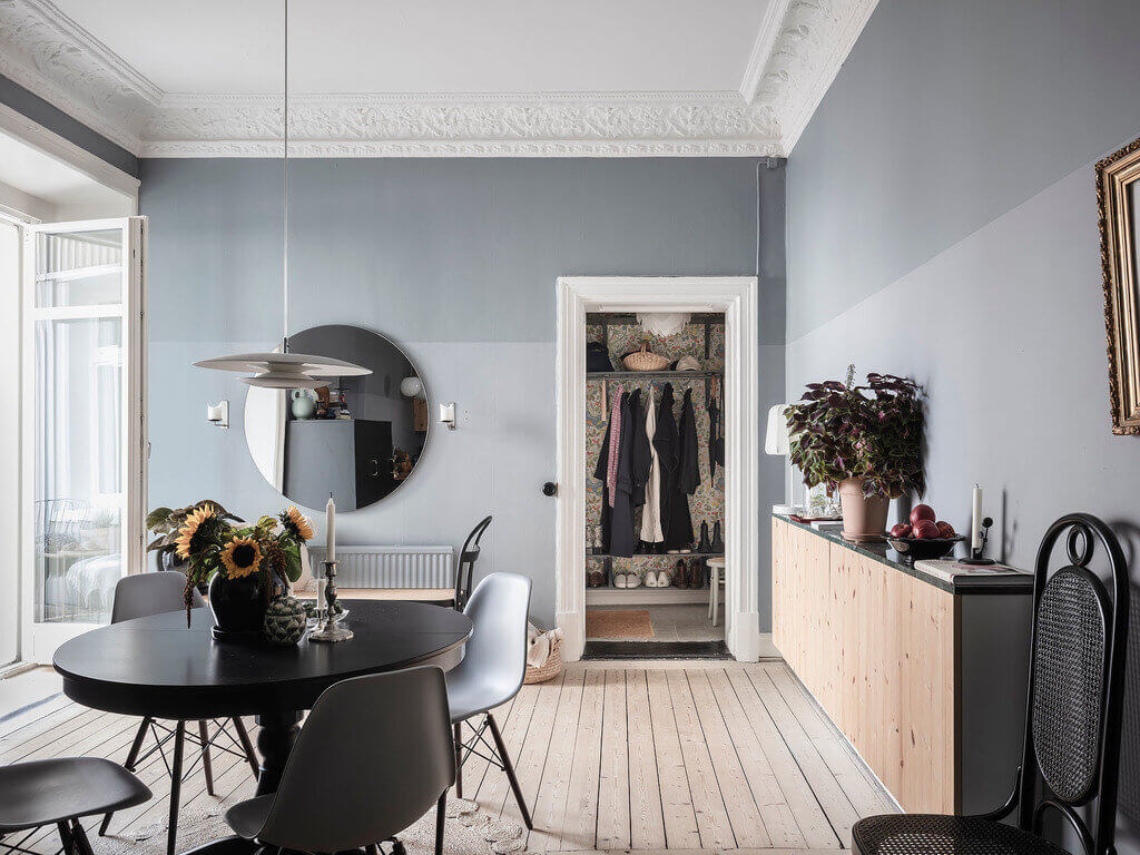 A Dark Green Painted Ceiling In An Art-Filled Apartment 14 ADarkGreenPaintedCeilinginanArt FilledApartment TheNordroom13 A Dark Green Painted Ceiling In An Art-Filled Apartment