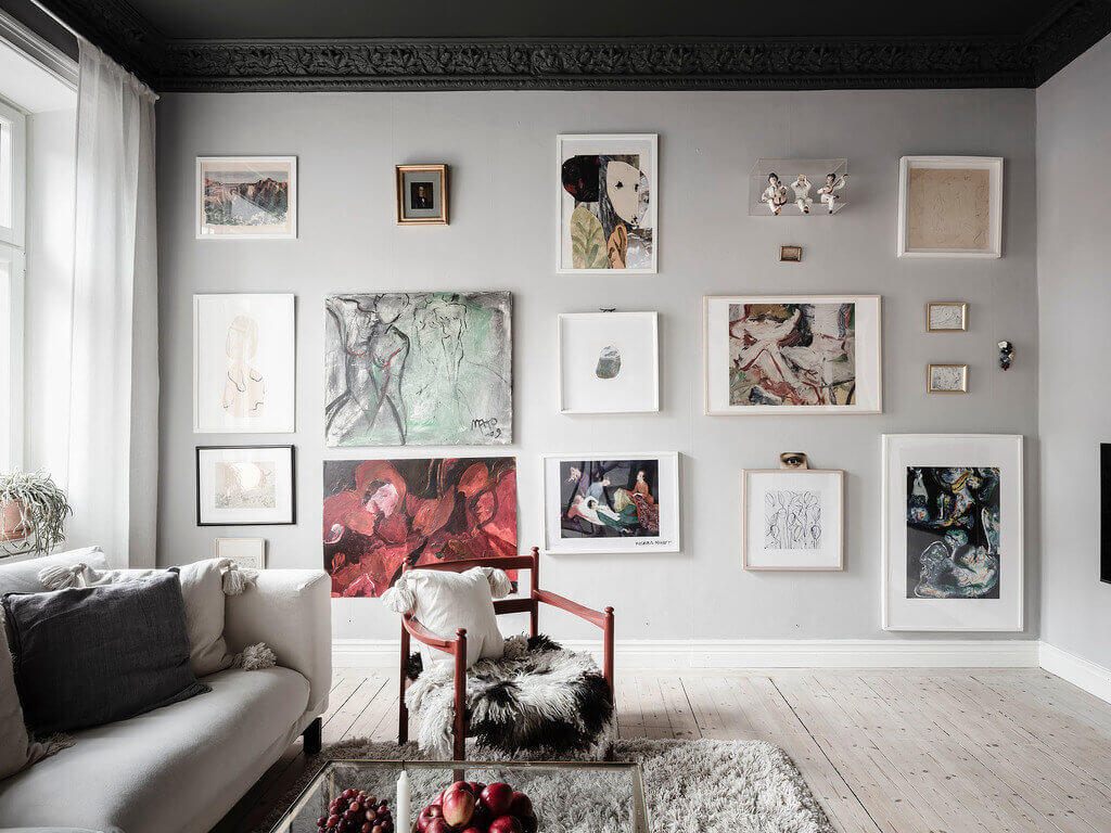 A Dark Green Painted Ceiling In An Art-Filled Apartment 4 ADarkGreenPaintedCeilinginanArt FilledApartment TheNordroom3 A Dark Green Painted Ceiling In An Art-Filled Apartment