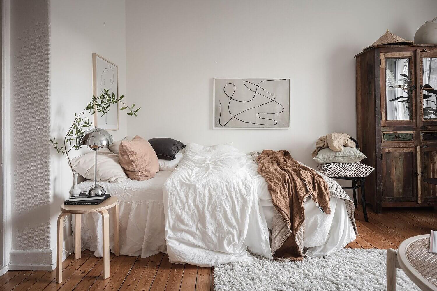 A Scandinavian Studio Apartment Decorated in Earthy Fall Colors 7 AScandinavianStudioApartmentDecoratedinEarthyFallColors TheNordroom8 A Scandinavian Studio Apartment Decorated in Earthy Fall Colors
