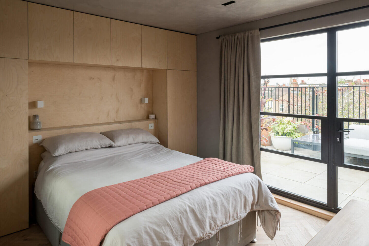 A Black Industrial Look With A Hint Of Pink In A London Townhouse 20 black industrial townhouse london nordroom19 A Black Industrial Look With A Hint Of Pink In A London Townhouse