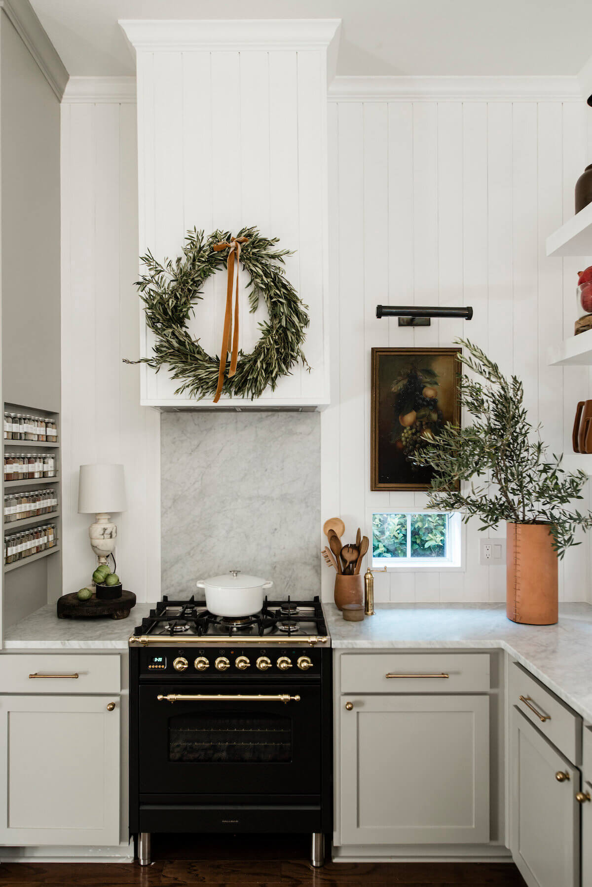 A Beautiful Natural Holiday Home Filled With Greenery 9 natural holiday home greenery nordroom8 A Beautiful Natural Holiday Home Filled With Greenery