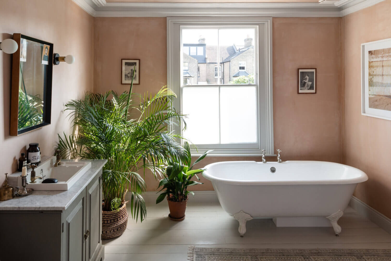 A Victorian Townhouse in London With A Pink Music Room 16 AVictorianHouseinLondonwithaPinkMusicRoom TheNordroom15 A Victorian Townhouse in London With A Pink Music Room