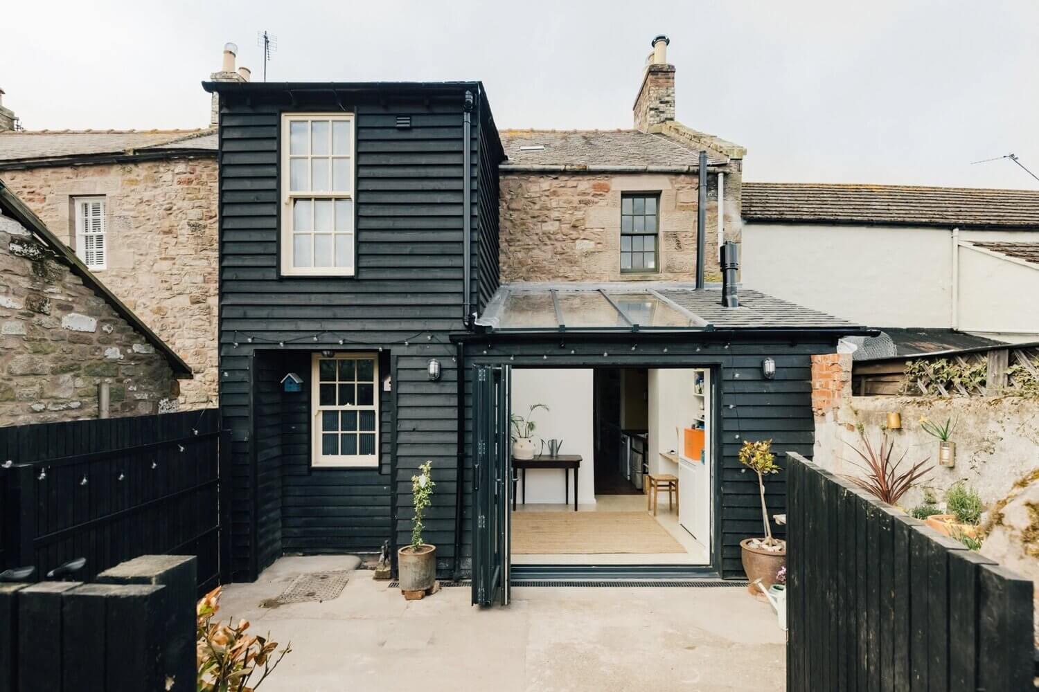 A Colorful Early 19th-Century House in England 19 AColorfulEarly19th CenturyHouseinEngland TheNordroom15 A Colorful Early 19th-Century House in England