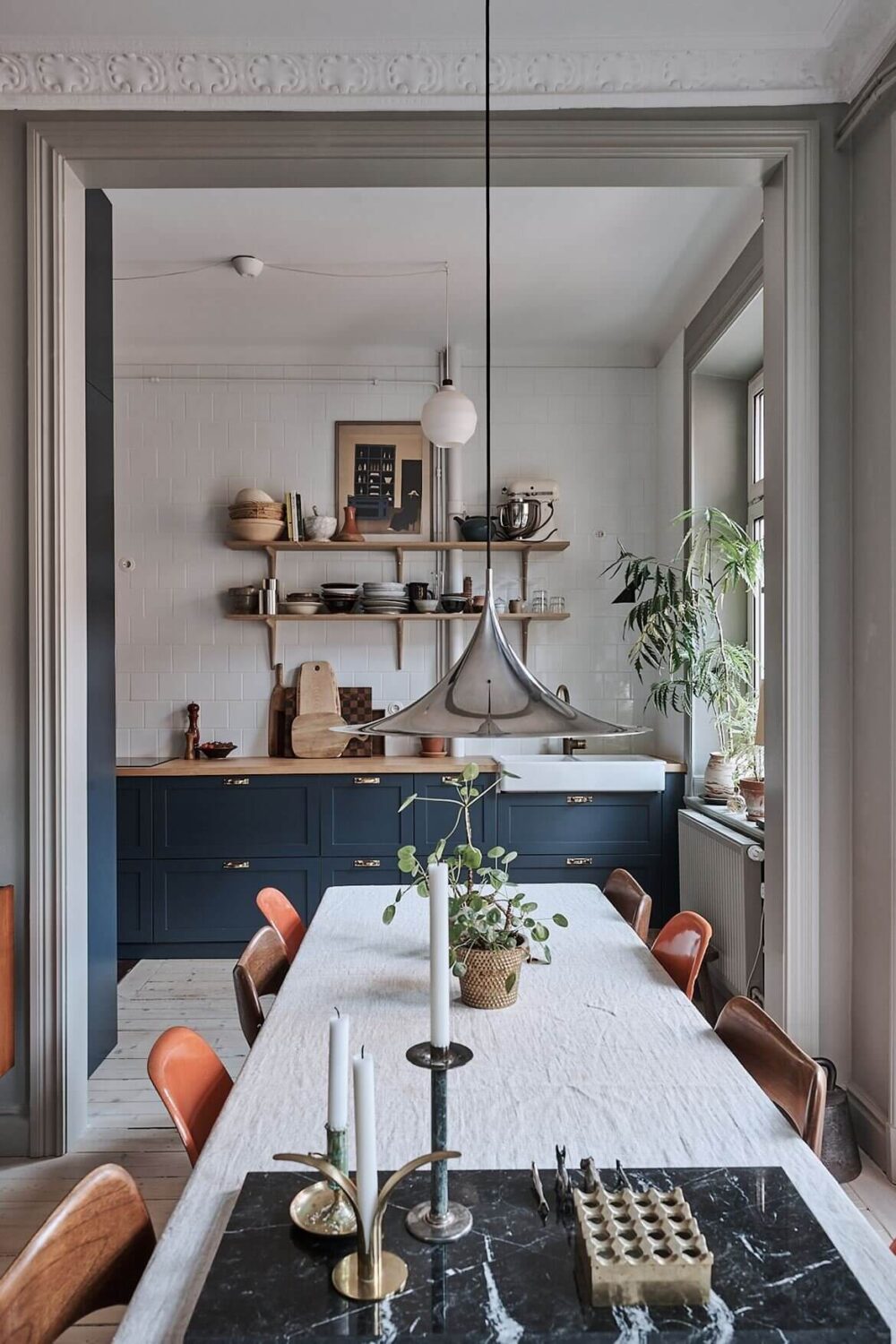 A Vintage Scandinavian Apartment With Dark Blue Bedroom 1 blue-vintage-scandinavian-apartment-nordroom