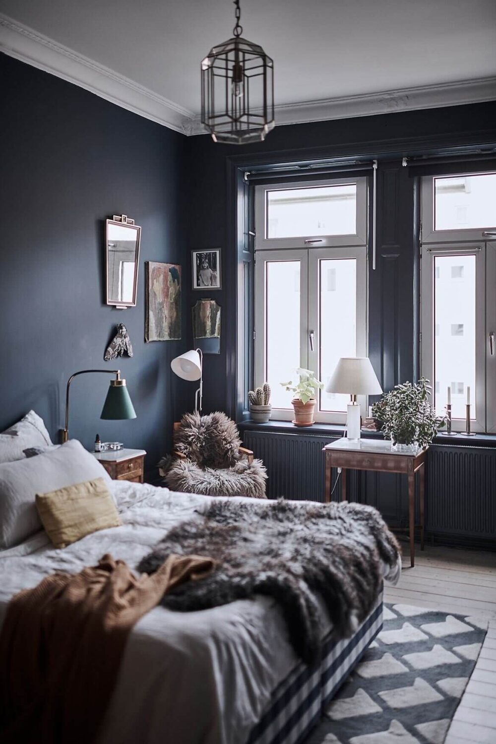 A Vintage Scandinavian Apartment With Dark Blue Bedroom 11 blue-vintage-scandinavian-apartment-nordroom