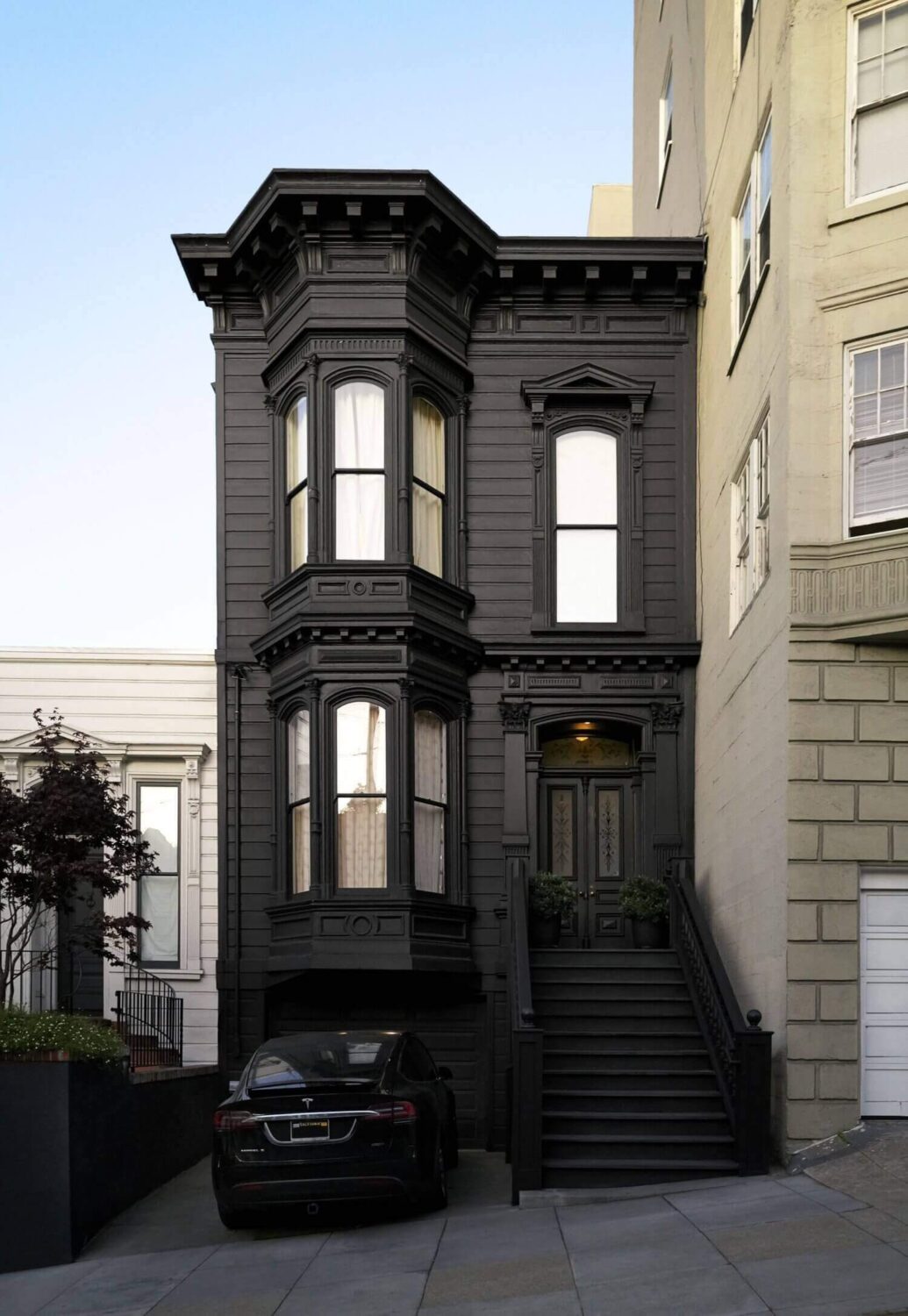 Paint it Black: Black Interior and Exterior Design Ideas 42 PaintitBlack DarkInteriorandExteriorDesignIdeas BlackExterior TheNordroom Paint it Black: Black Interior and Exterior Design Ideas