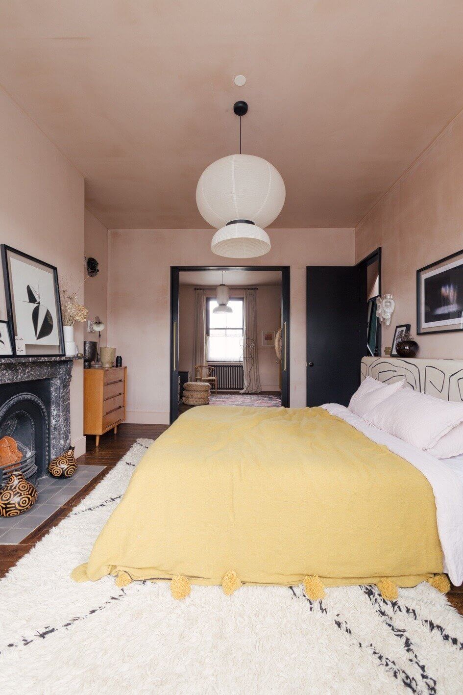 How To Style A Pink Bedroom (For Adults) 33 bedroom-plaster-pink-walls-nordroom