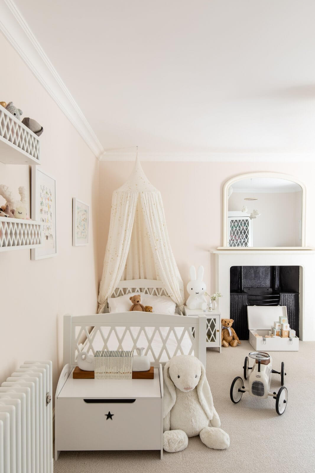 A Peaceful Townhouse in Bath With A Pink Surprise 13 serene-townhouse-bath-childrens-room-gainsborough-nordroom