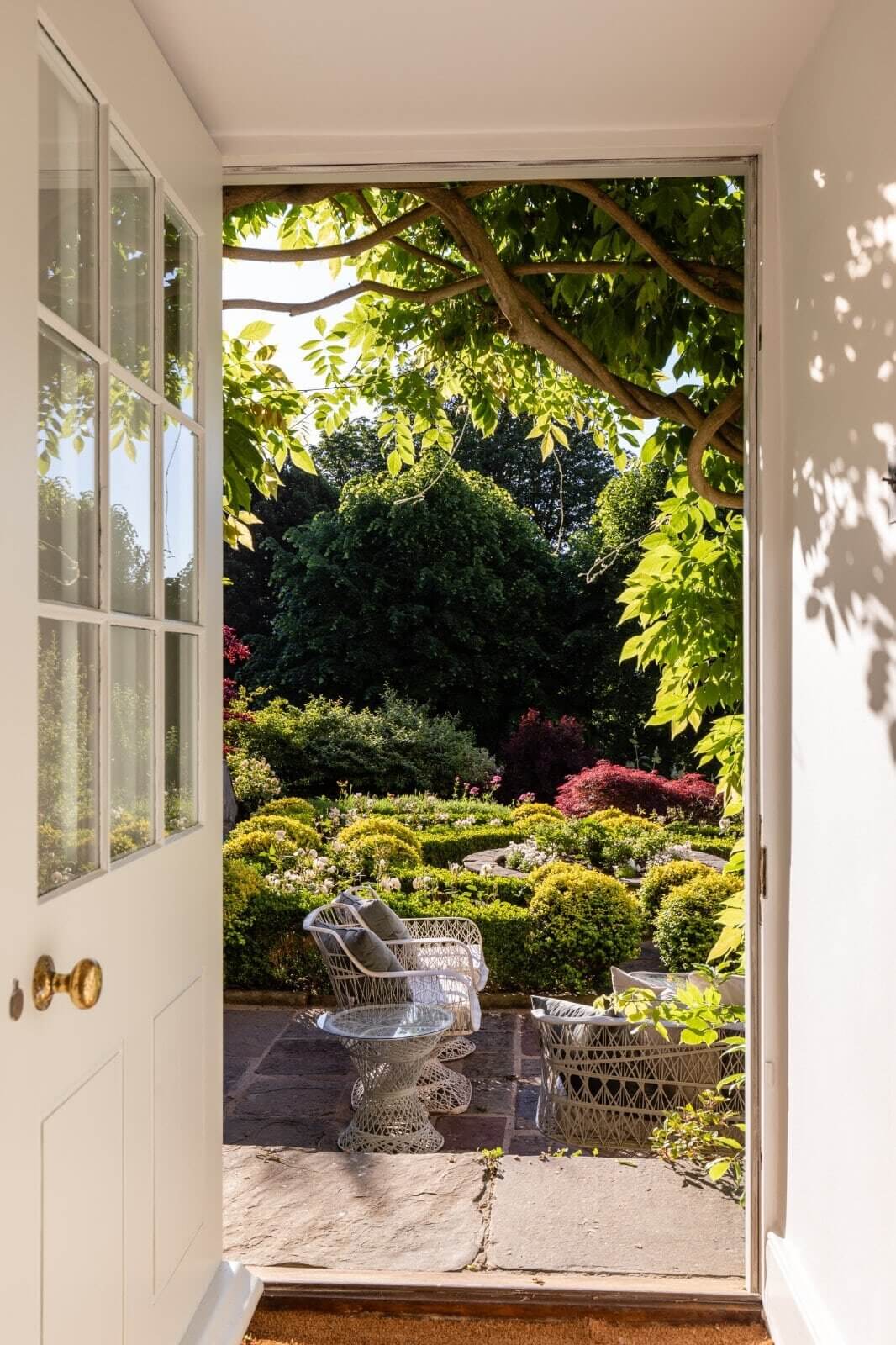 A Peaceful Townhouse in Bath With A Pink Surprise 16 serene-townhouse-bath-garden-gainsborough-nordroom