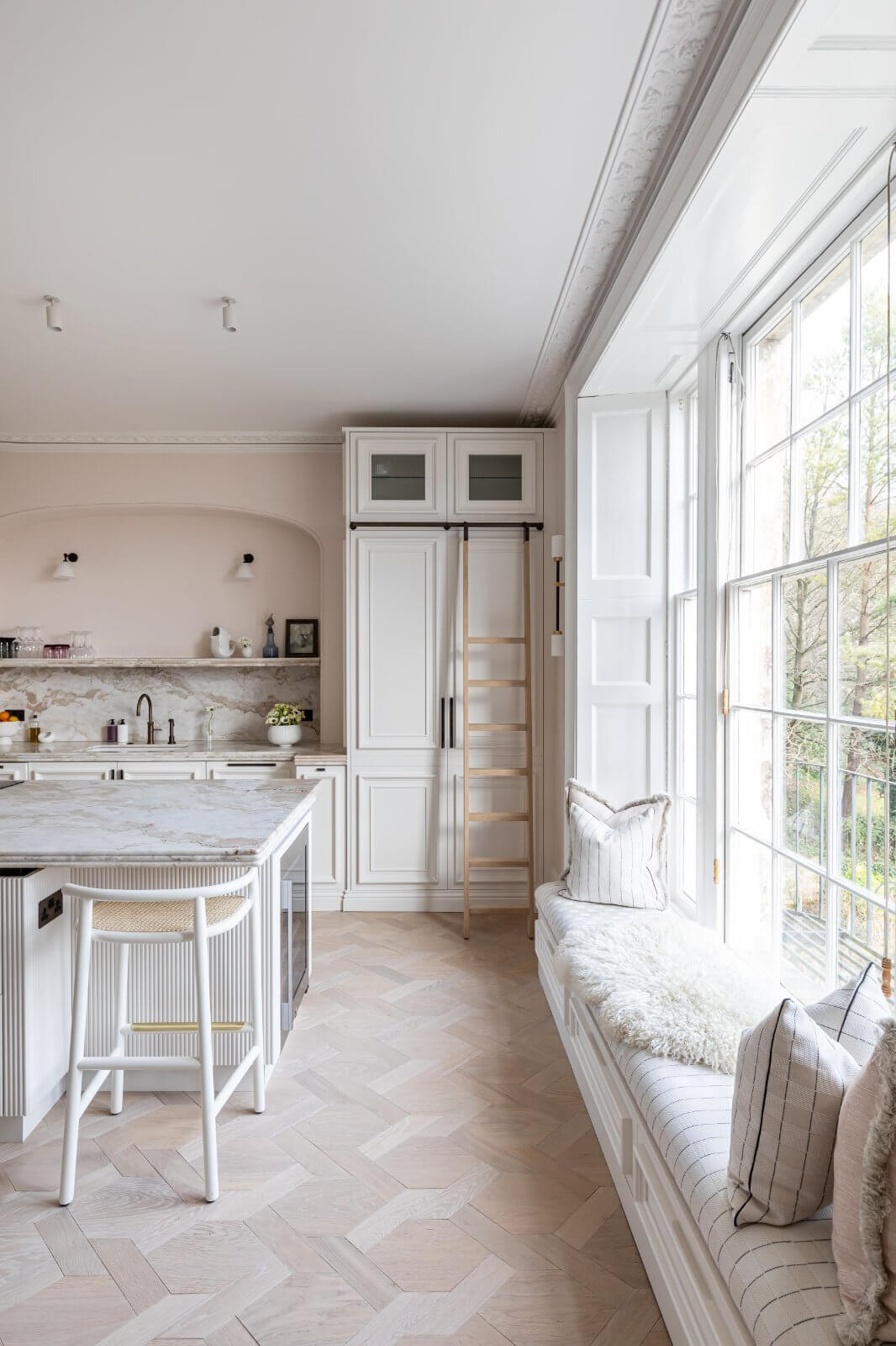 A Peaceful Townhouse in Bath With A Pink Surprise 3 serene-townhouse-bath-kitchen-gainsborough-nordroom