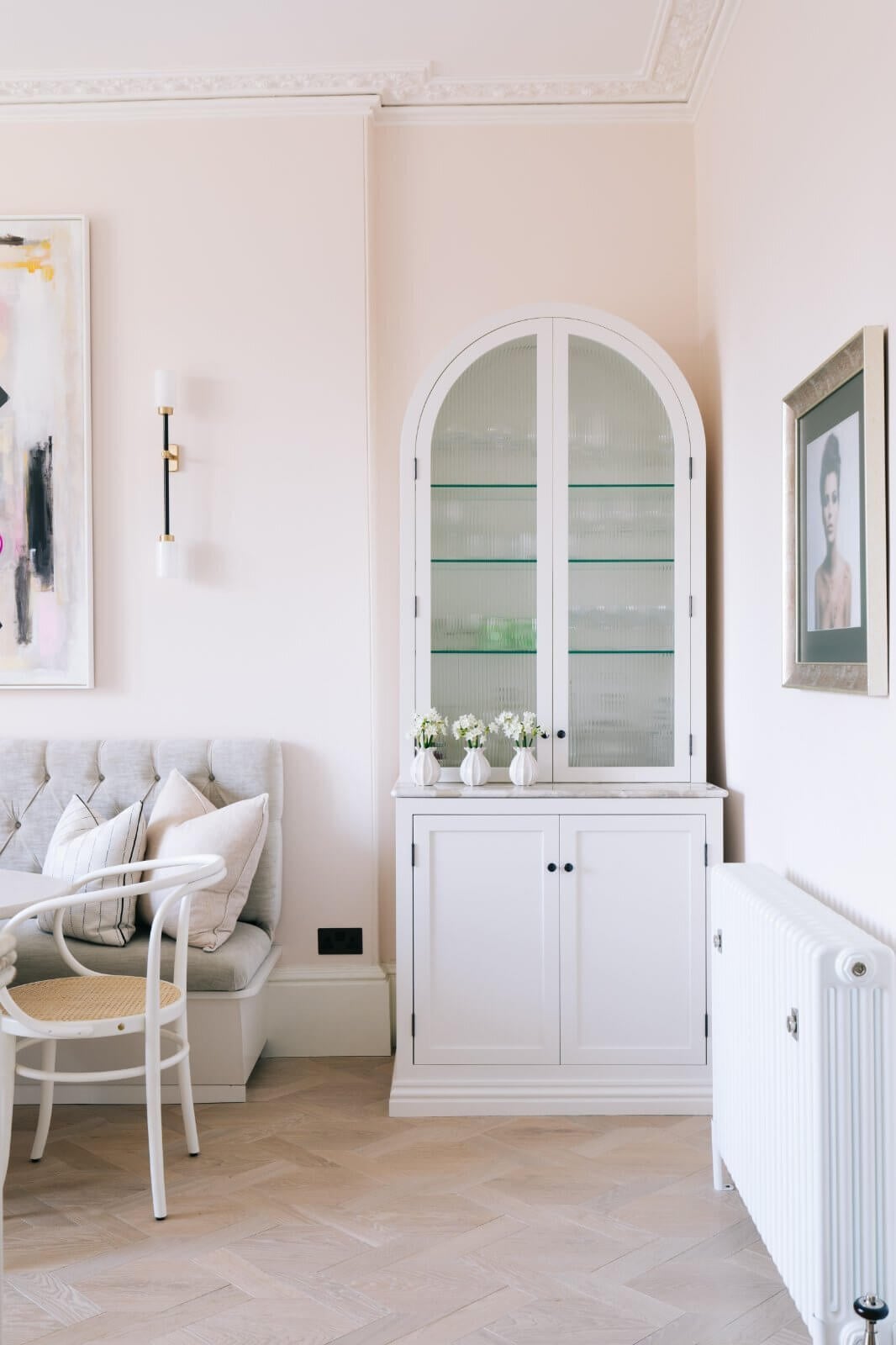 A Peaceful Townhouse in Bath With A Pink Surprise 5 serene-townhouse-bath-kitchen-gainsborough-nordroom