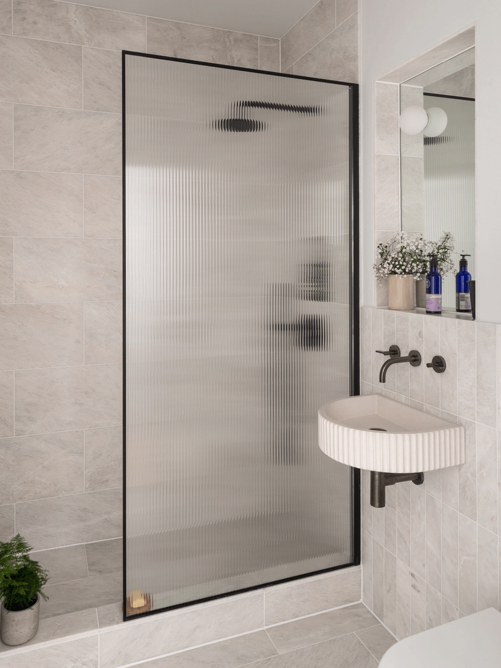 83 Small Bathroom Ideas & How To Make It Look Bigger 91 small-bathroom-design-ideas-nordroom