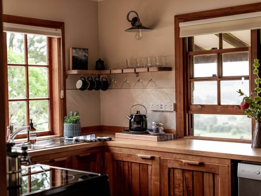 20 Stylish and Peaceful Holiday Cottages in Tasmania 32 hand-built-eco-luxe-cottage-tasmania-nordroom