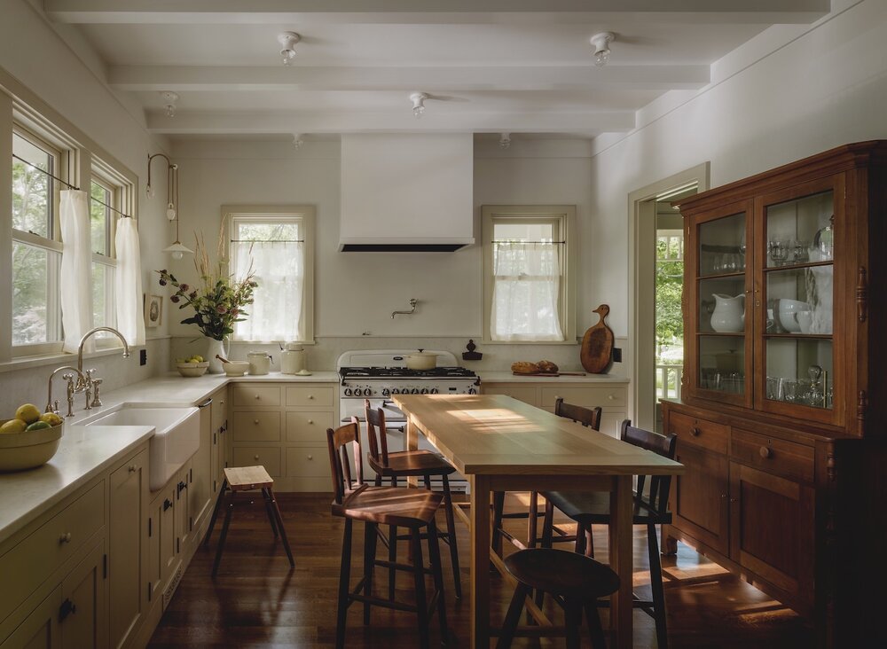 Reading Nooks in a Stylish Iowa City Home 1 kitchen-iowa-city-house-jessica-helgerson-nordroom
