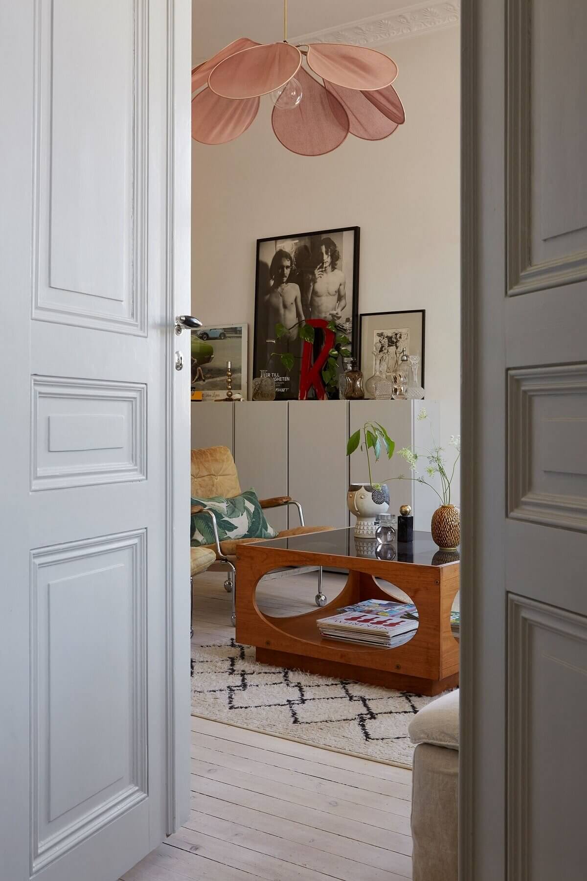 A Light and Charming Scandinavian Apartment 4 light-scandinavian-living-room-nordroom