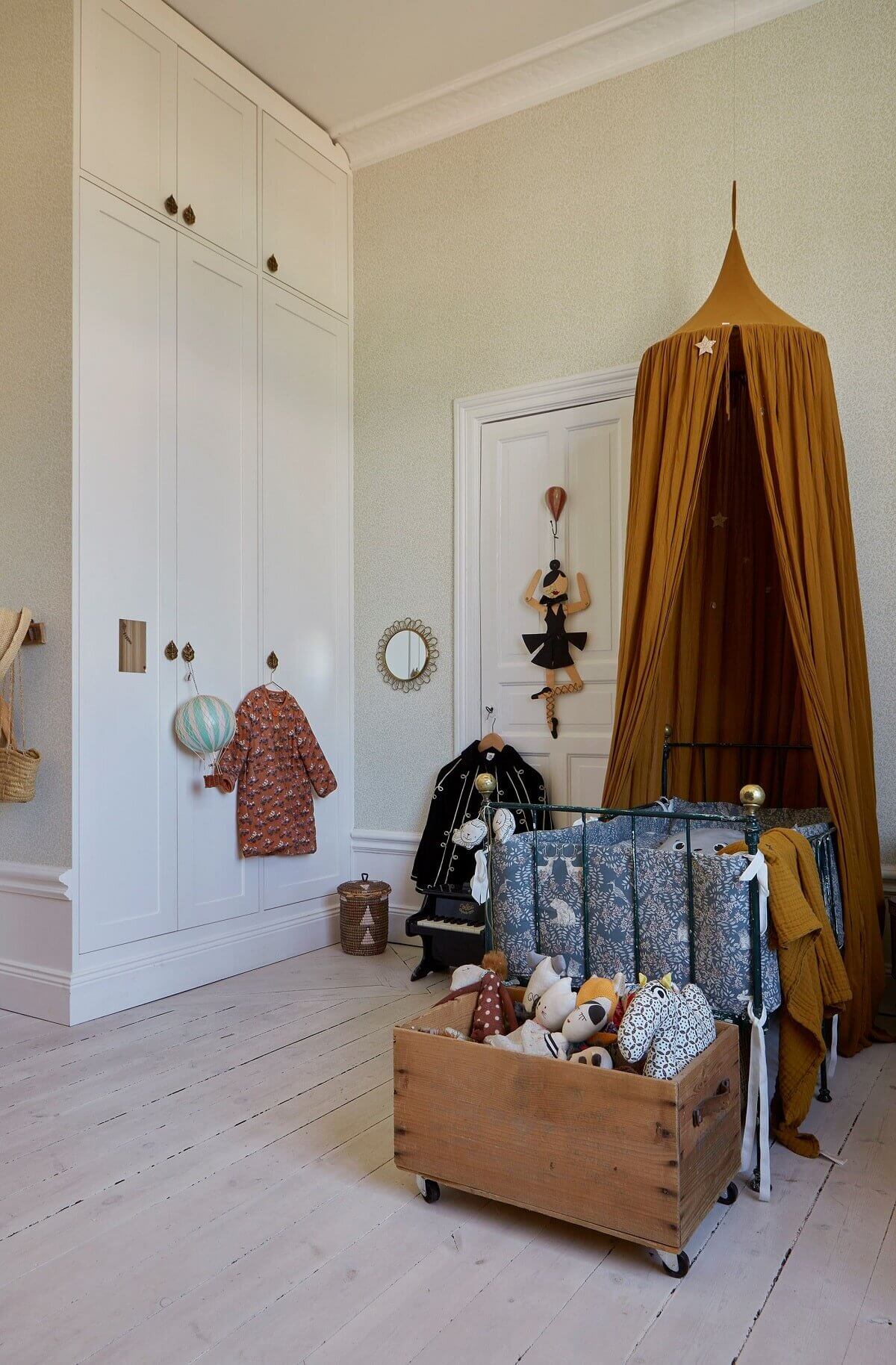 A Light and Charming Scandinavian Apartment 16 shared-children-bedroom-scandinavian-apartment-nordroom