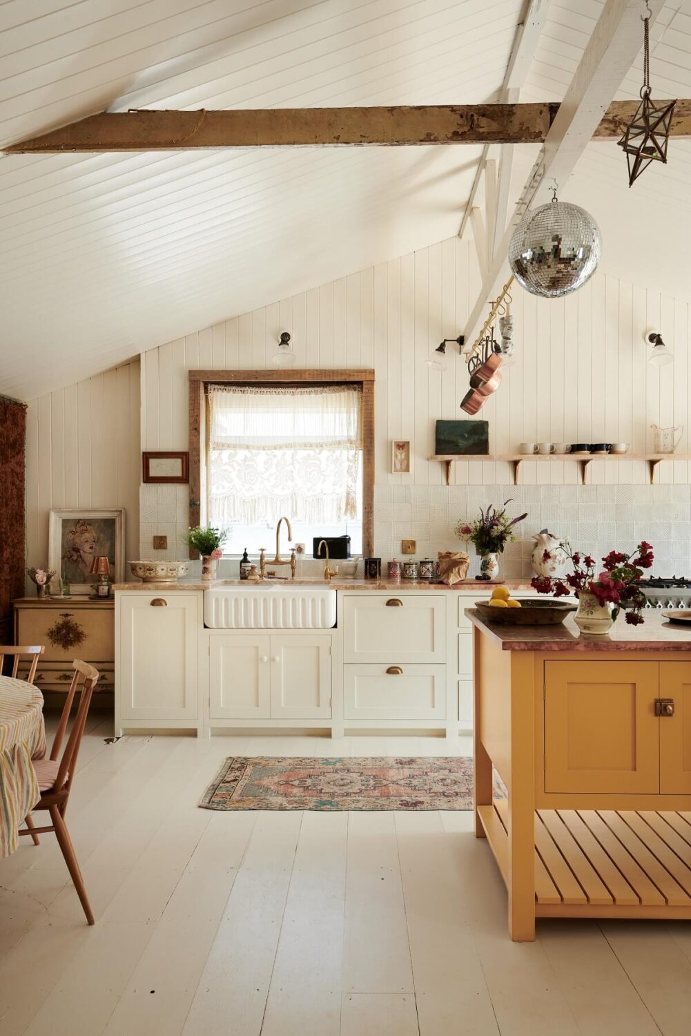 Best of 2021: Kitchens 13 pearl-lowe-light-bohemian-beach-house-devol-kitchen-nordroom