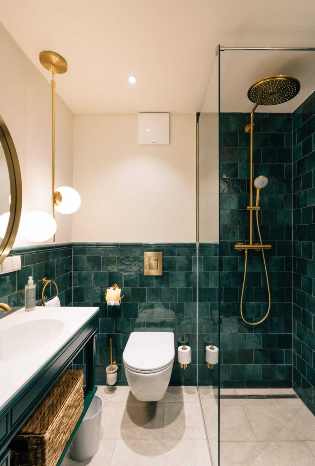 Villa Ivy in Salzburg - Hotel Review 11 the-mozart-hotel-bathroom-nordroom