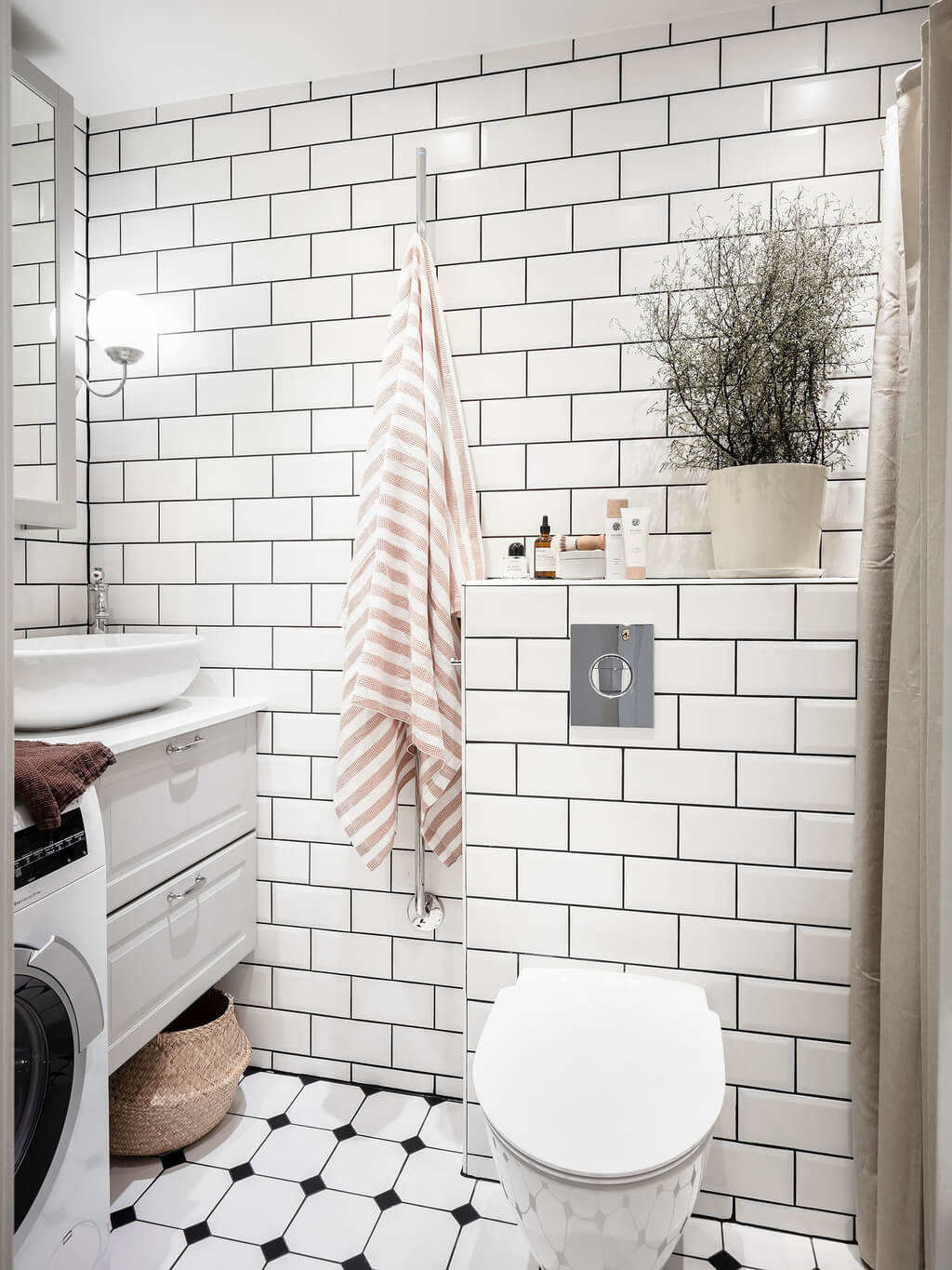 The Best Tile Color for a Small Bathroom 1 tiny-bathroom-white-subway-tiles-nordroom
