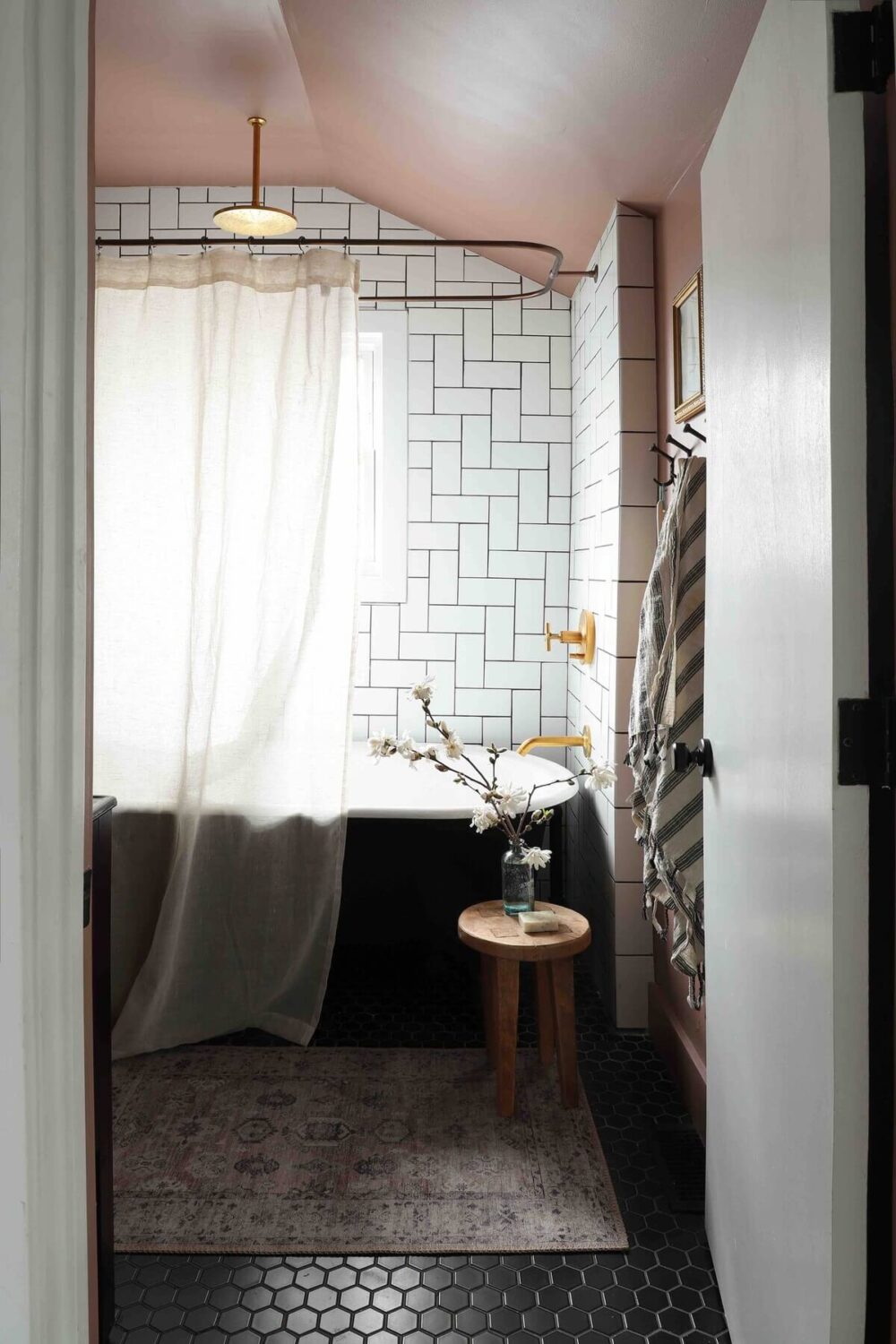 89 Pink Bathroom Ideas: From Hot Pink Walls to Blush Tiles 31 bathroom-black-floor-tiles-mocha-color-nordroom