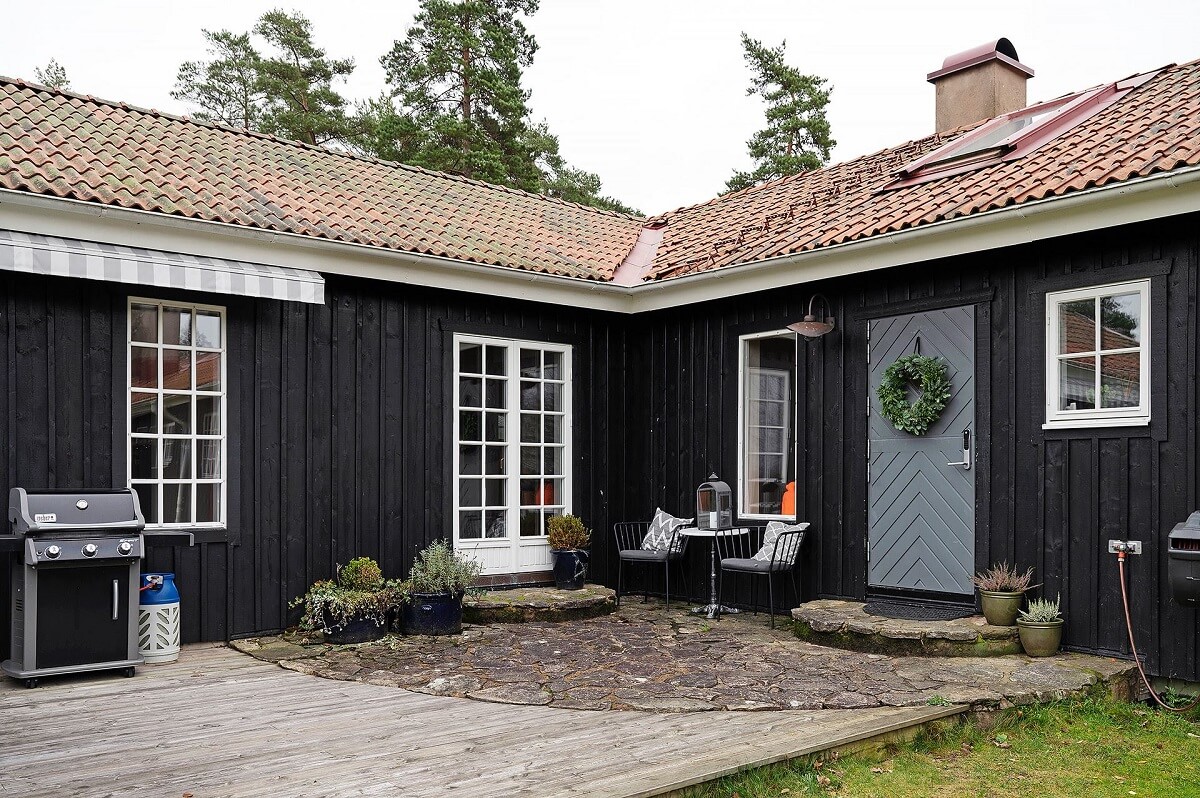 The Colorful Home of Artist Bobo Wallmansson 26 exterior-colorful-home-nordroom