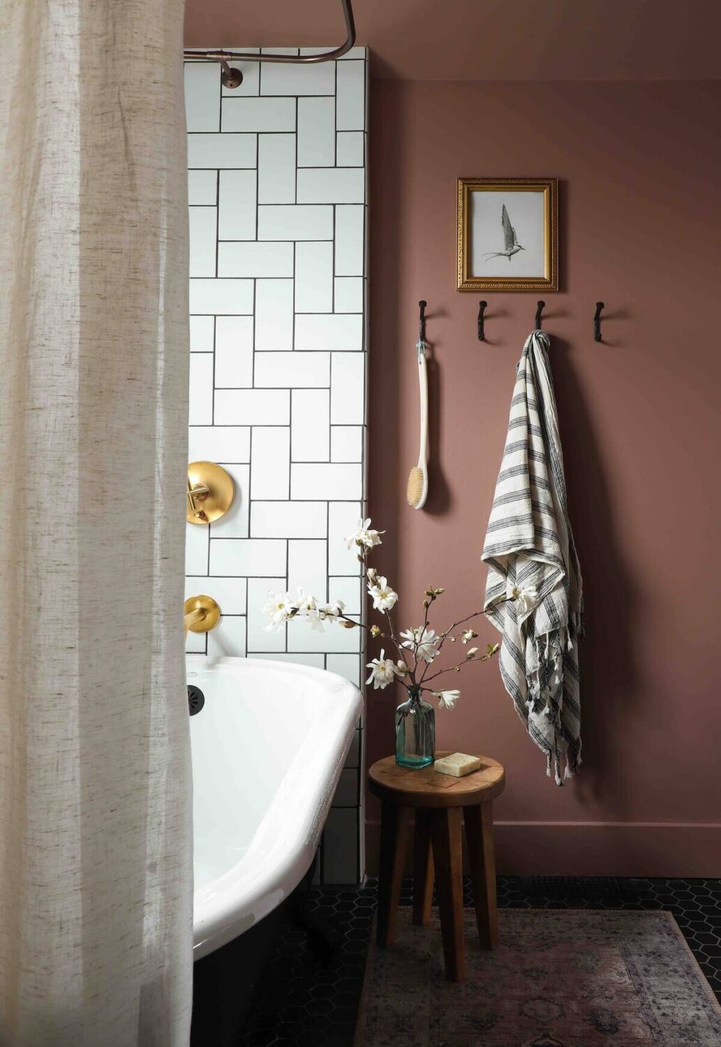89 Pink Bathroom Ideas: From Hot Pink Walls to Blush Tiles 34 mocha-bathroom-clawfoot-bath-nordroom