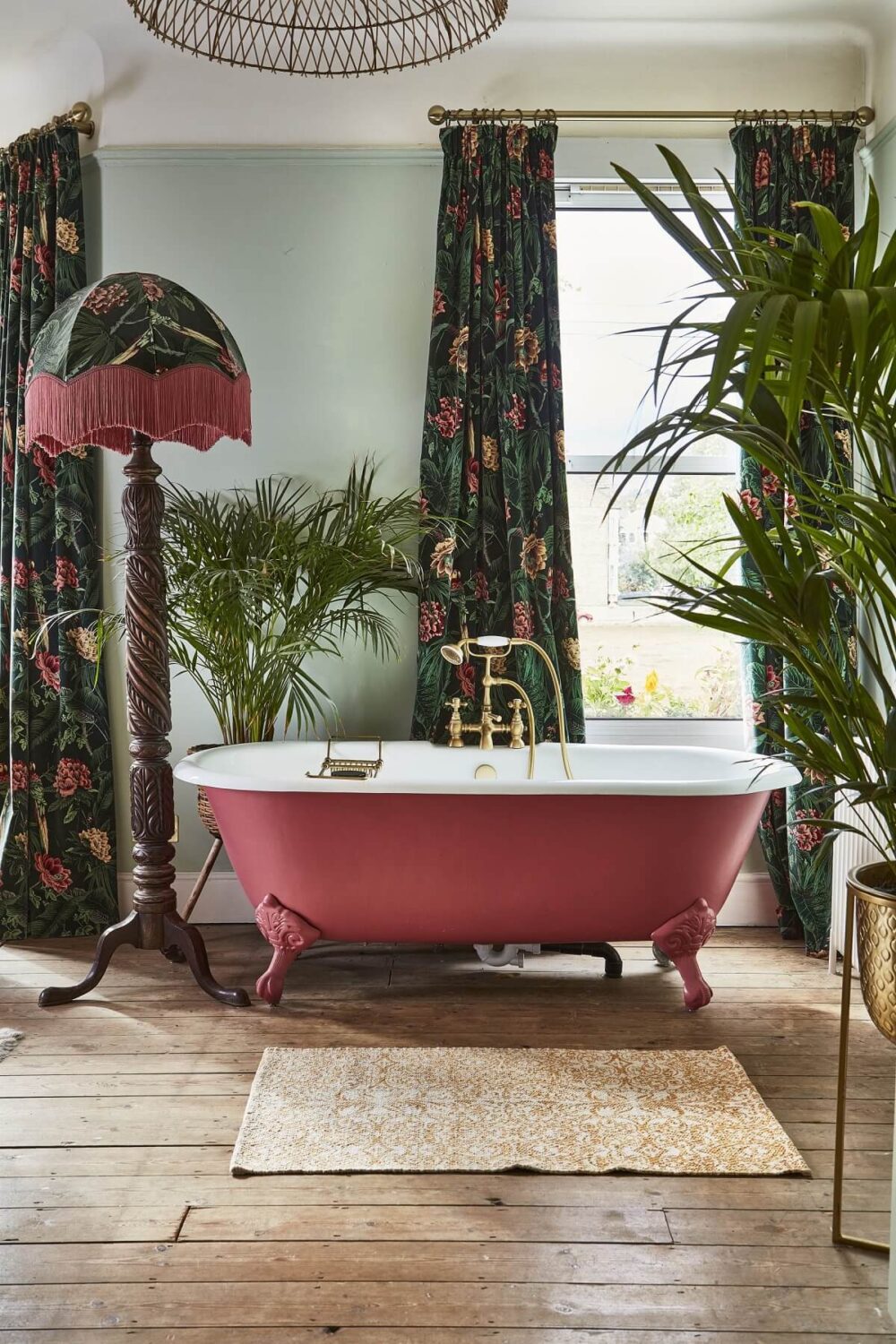 A Colorful 70s Inspired Home in London 19 pink-clawfoot-bath-floral-curtains-70s-inspired-home-nordroom