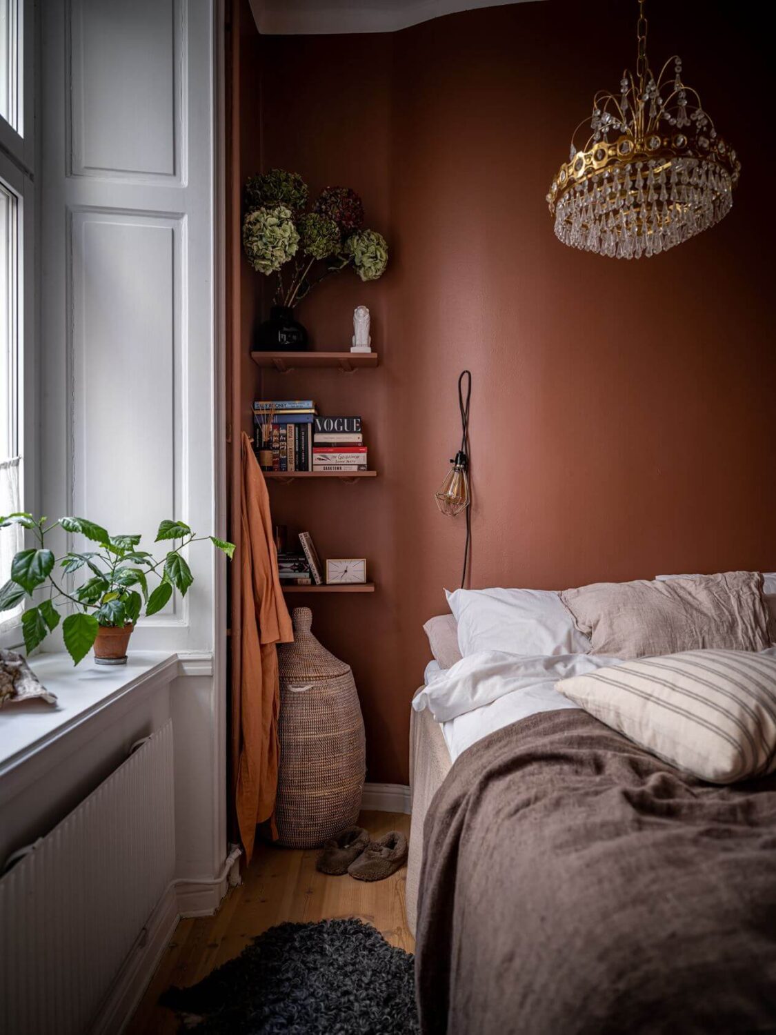 Best of 2022: Bedrooms 5 earthy-terracotta-small-bedroom-walls-nordroom
