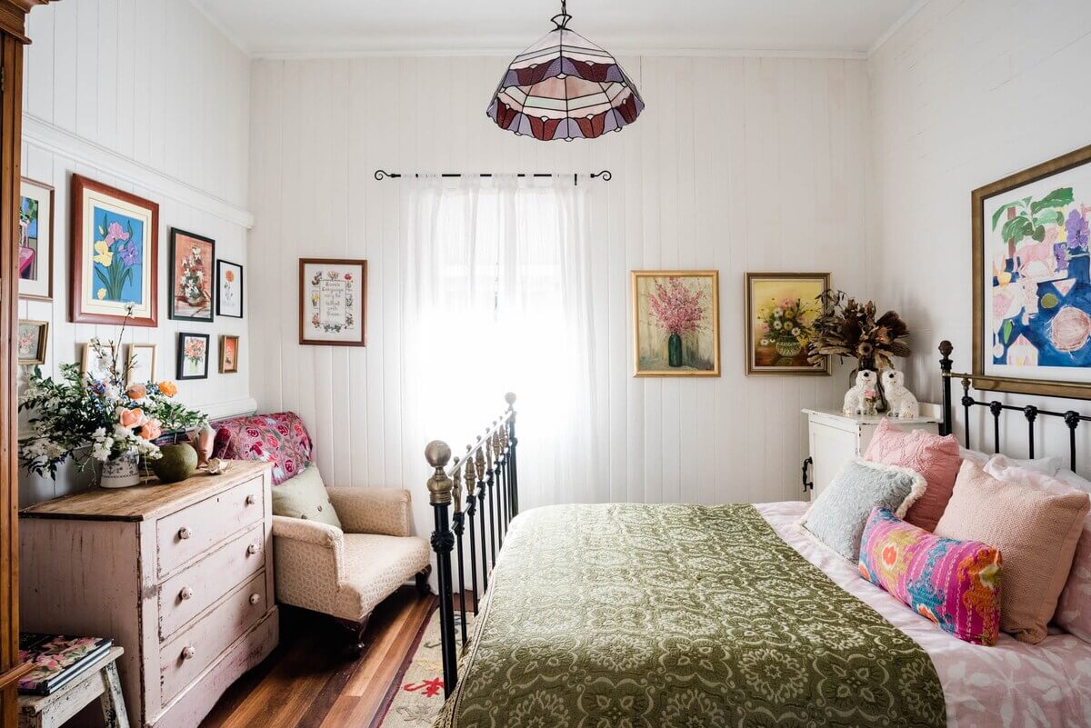 Norwood Roses: A Vintage Cottage in Australia 8 cottage-bedroom-airbnb-australia-nordroom