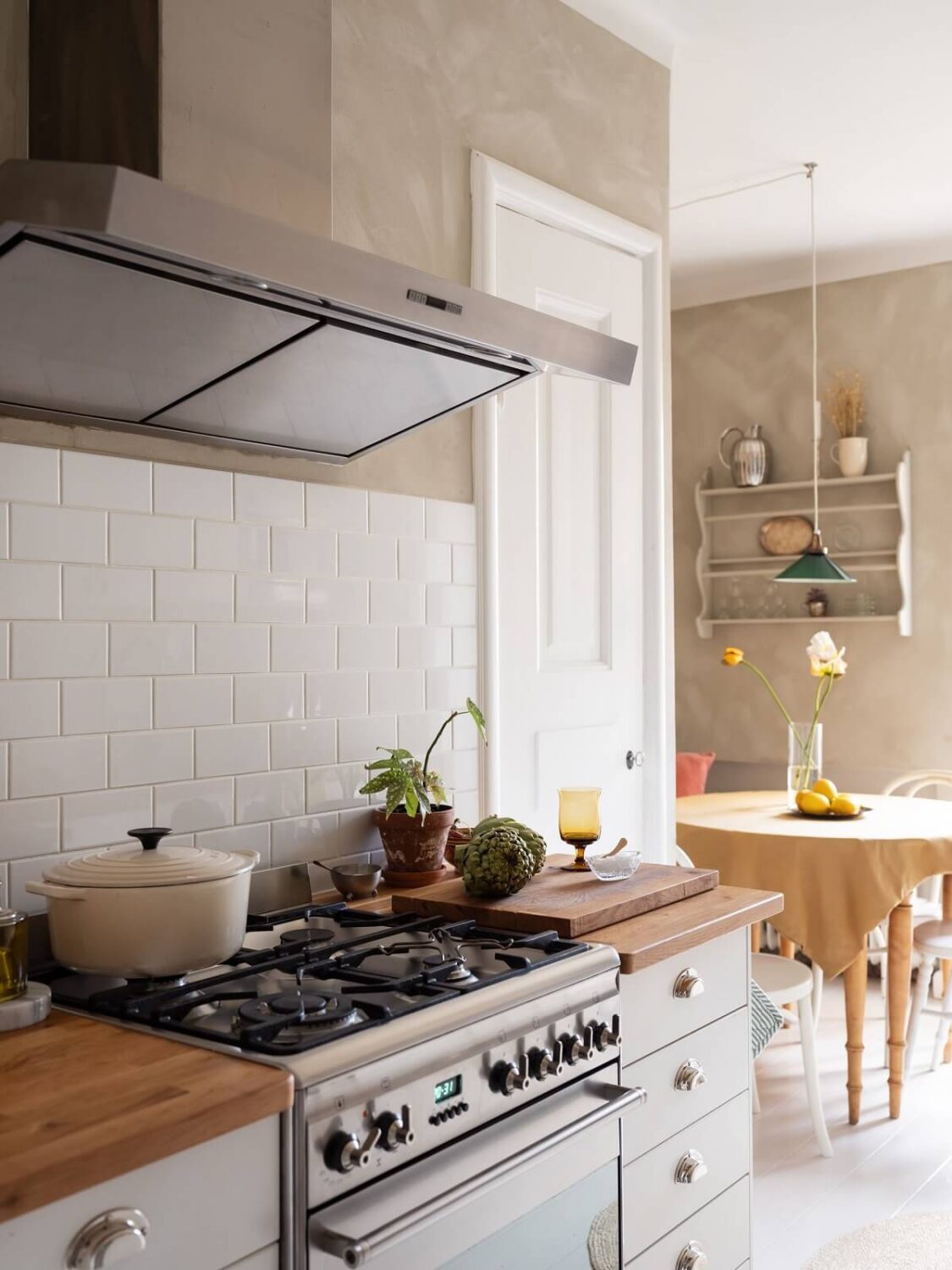 A Warm Soft Colored Home in Stockholm 10 kitchen-soft-scandinavian-apartment-nordroom