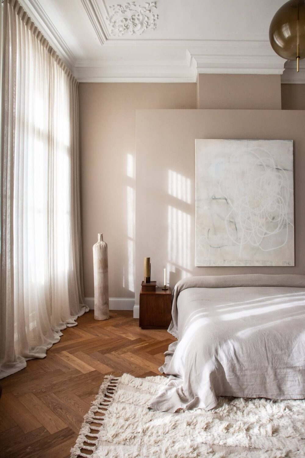 Best of 2022: Bedrooms 12 neutral-master-bedroom-artwork-wooden-floor-nordroom