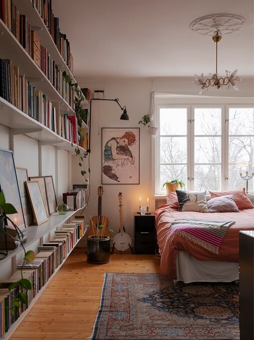 Best of 2022: Studio Apartments 3 pink-studio-apartment-bookshelves-art-rug-nordroom