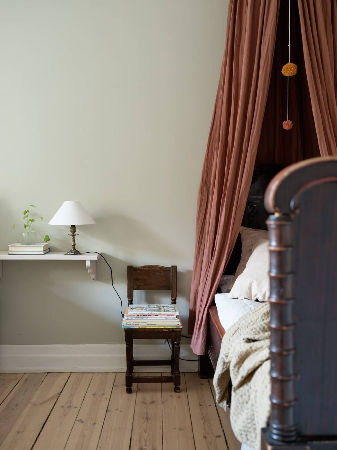 A Warm Soft Colored Home in Stockholm 14 vintage-kids-bed-scandinavian-apartment-nordroom