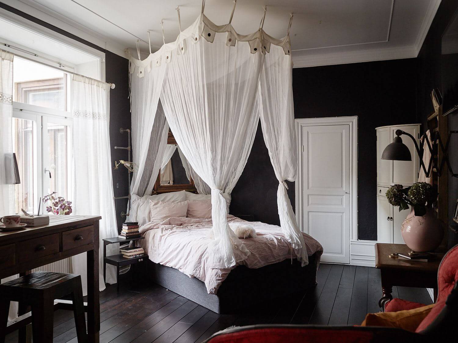 Best of 2022: Studio Apartments 8 black-studio-apartment-canopy-bed-nordroom