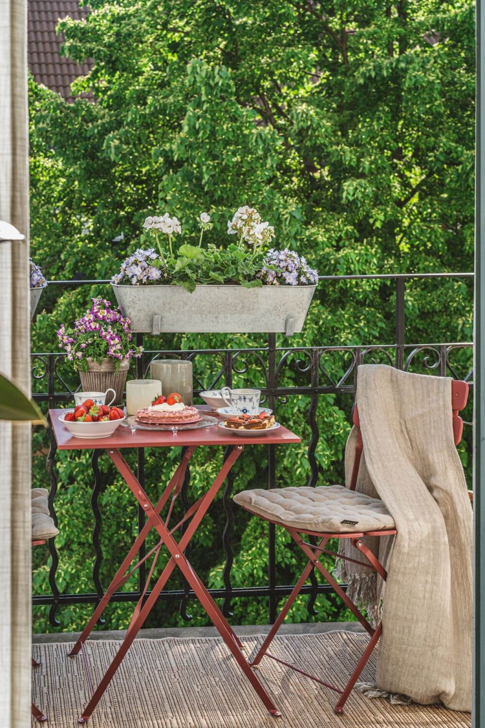 A Lovely Natural Apartment in Sweden 16 small-balcony-serene-nordic-apartment-nordroom