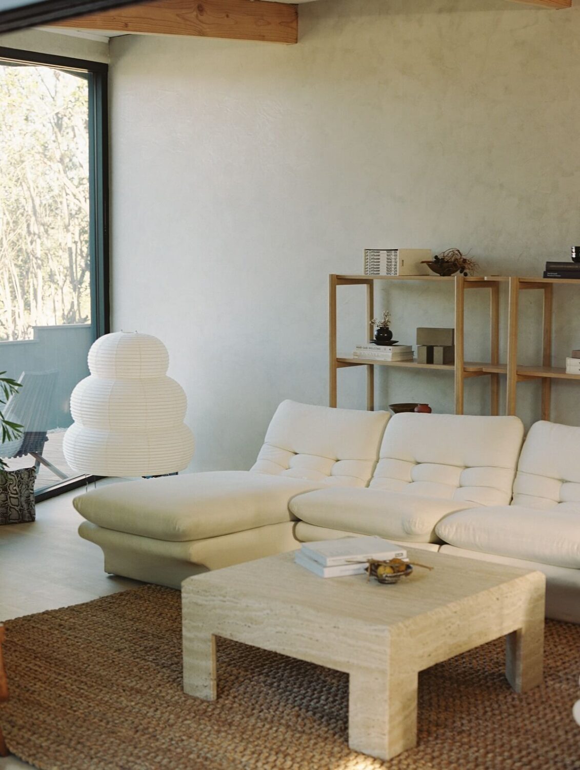 Japandi Design in a Midcentury Home in Los Angeles 6 minimalistic-japandi-scandinavian-living-room-nordroom