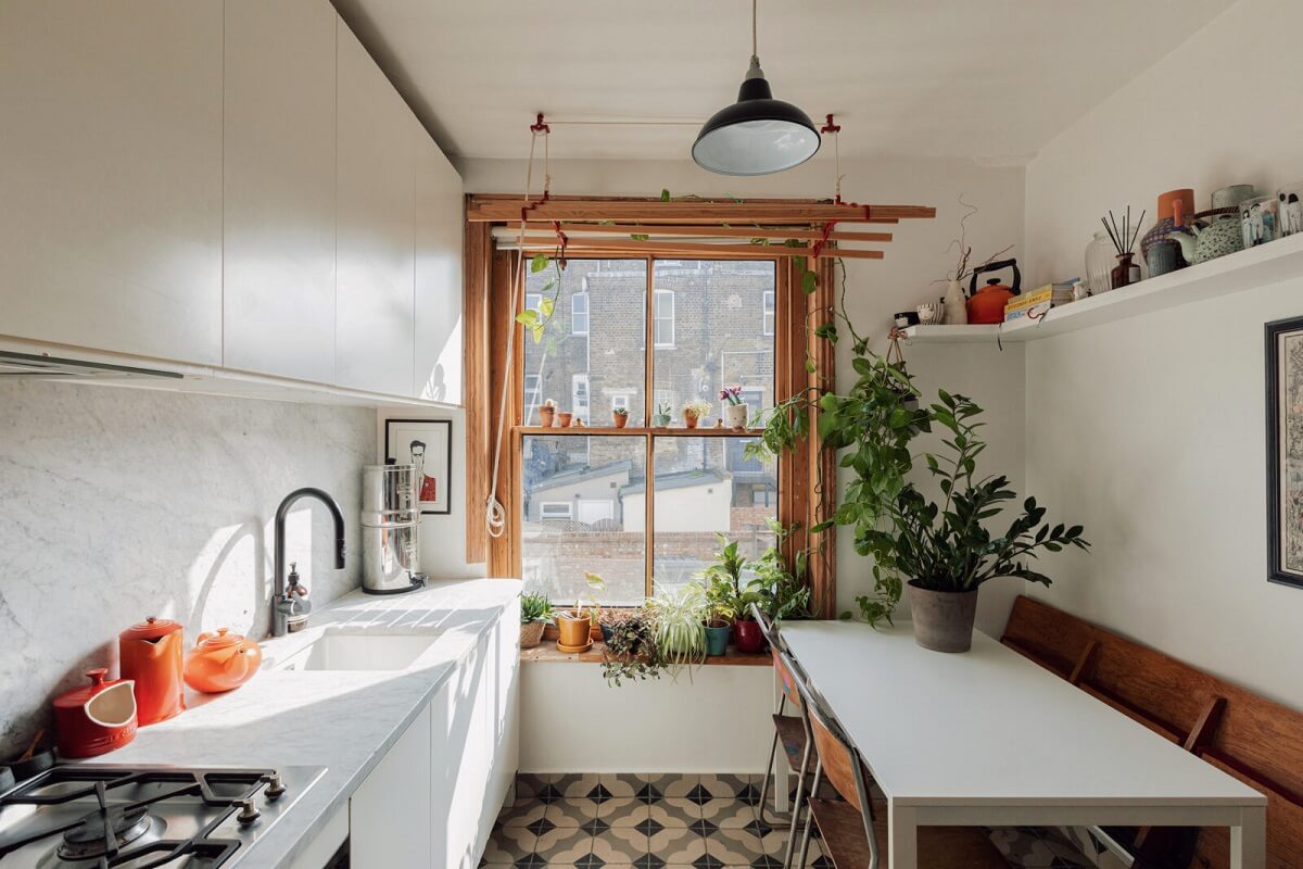 Colorful Rooms in an Edwardian Apartment in London 1 white-kitchen-black-white-floor-tile-london-flat-nordroom