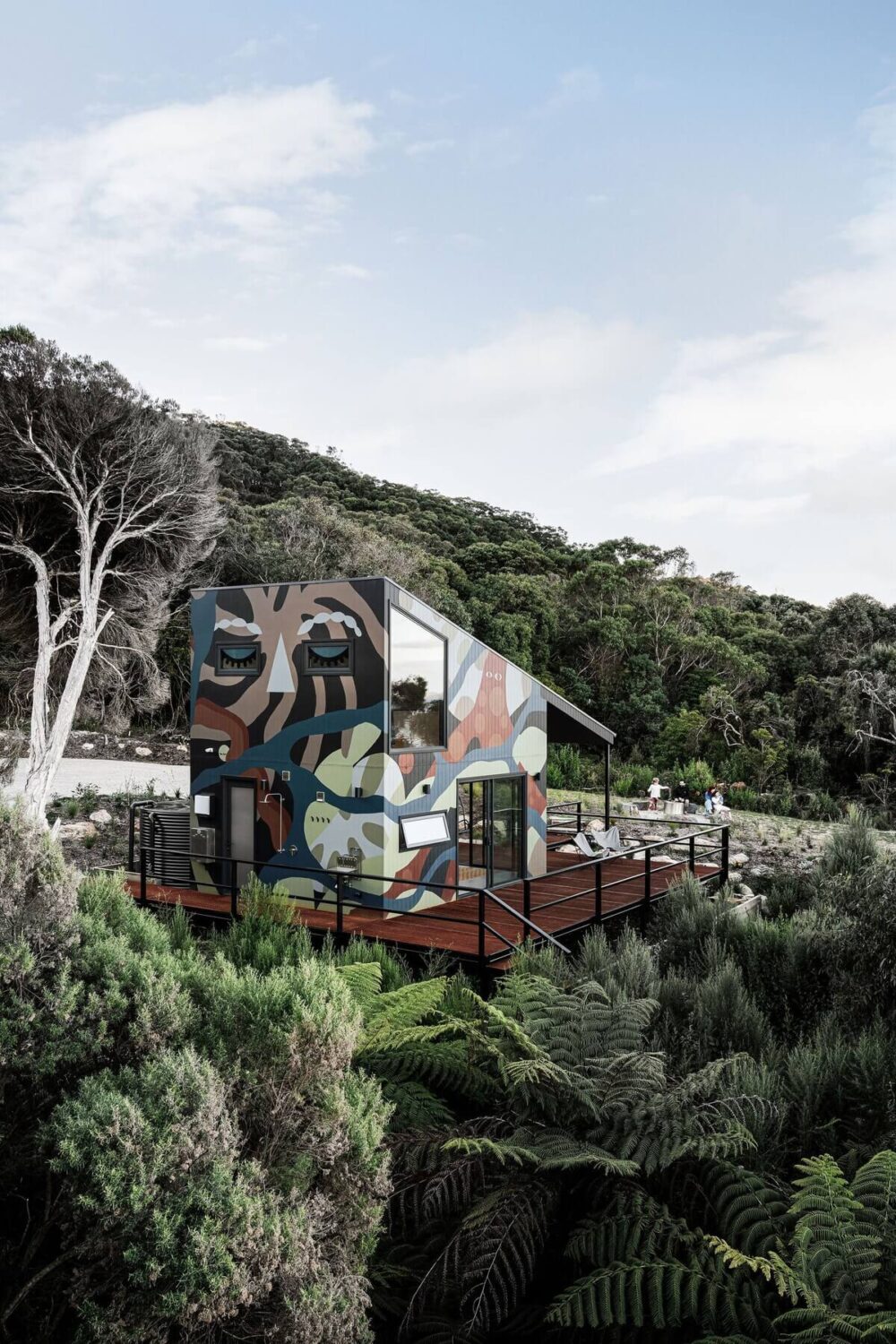 A Small Modern Seaside Retreat in Australia 1 airbnb-cottage-australia-exterior-mural-nordroom