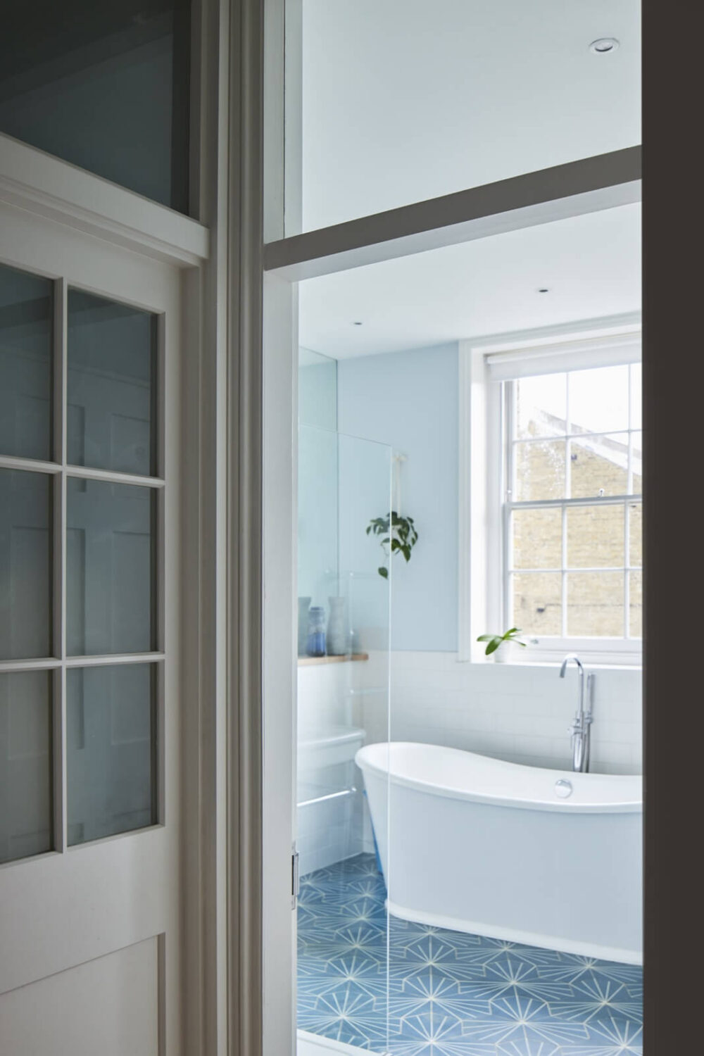 This Georgian Home in London Uses Blue as Accent Color 14 bathroom-blue-floor-tiles-freestanding-bath-nordroom