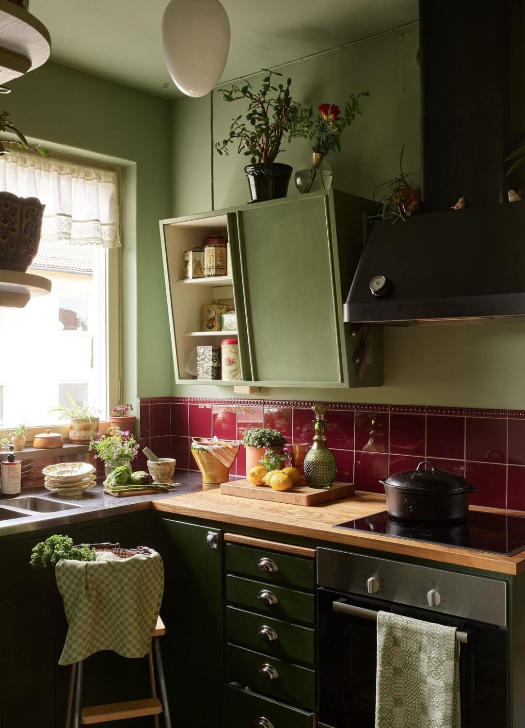 A Two-Bedroom Apartment with the Original Midcentury Kitchen 23 green-vintage-style-kitchen-burgundy-tiles-nordroom